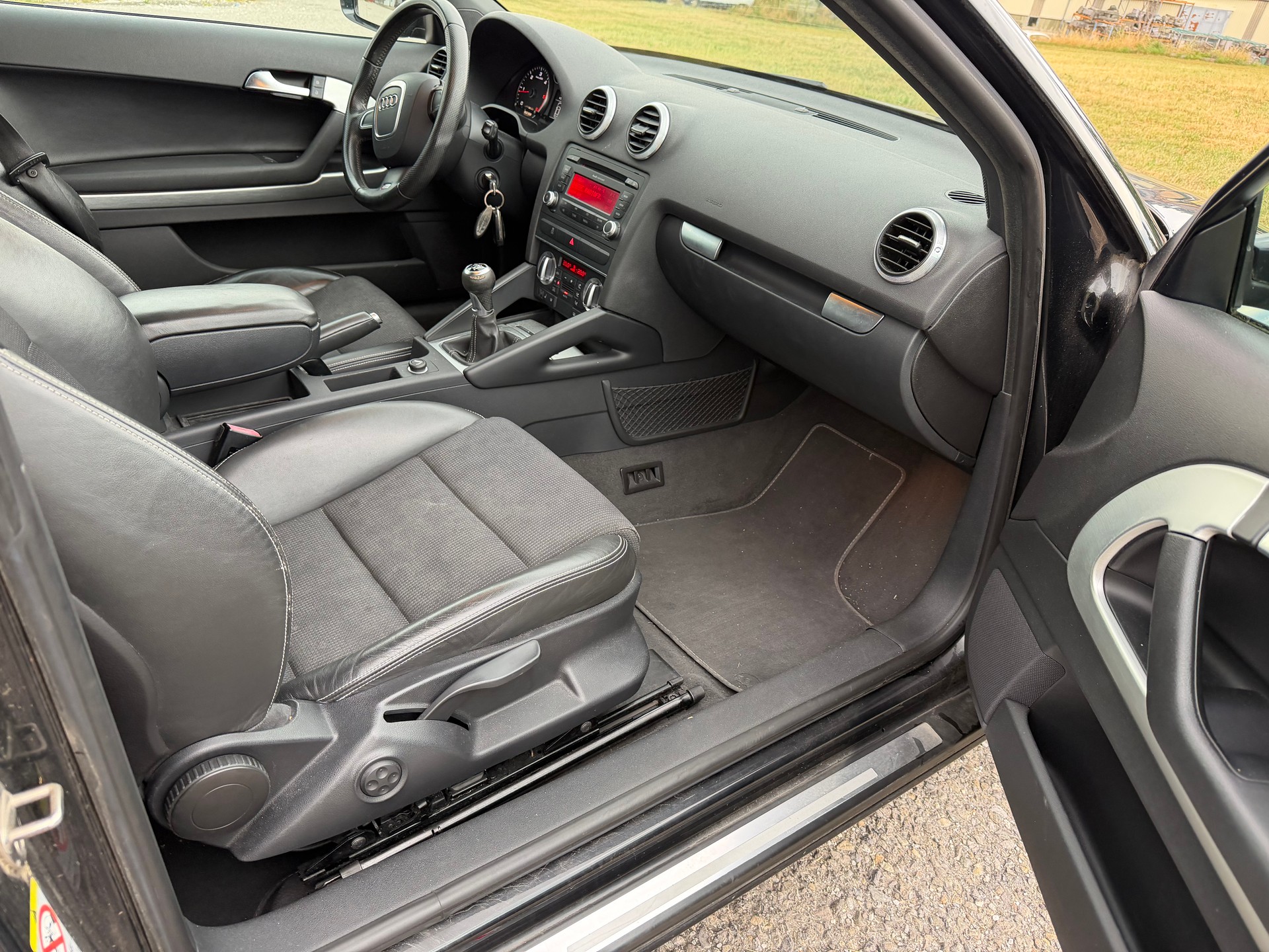 AUDI A3 2.0 TDI Attraction s-line-image-9
