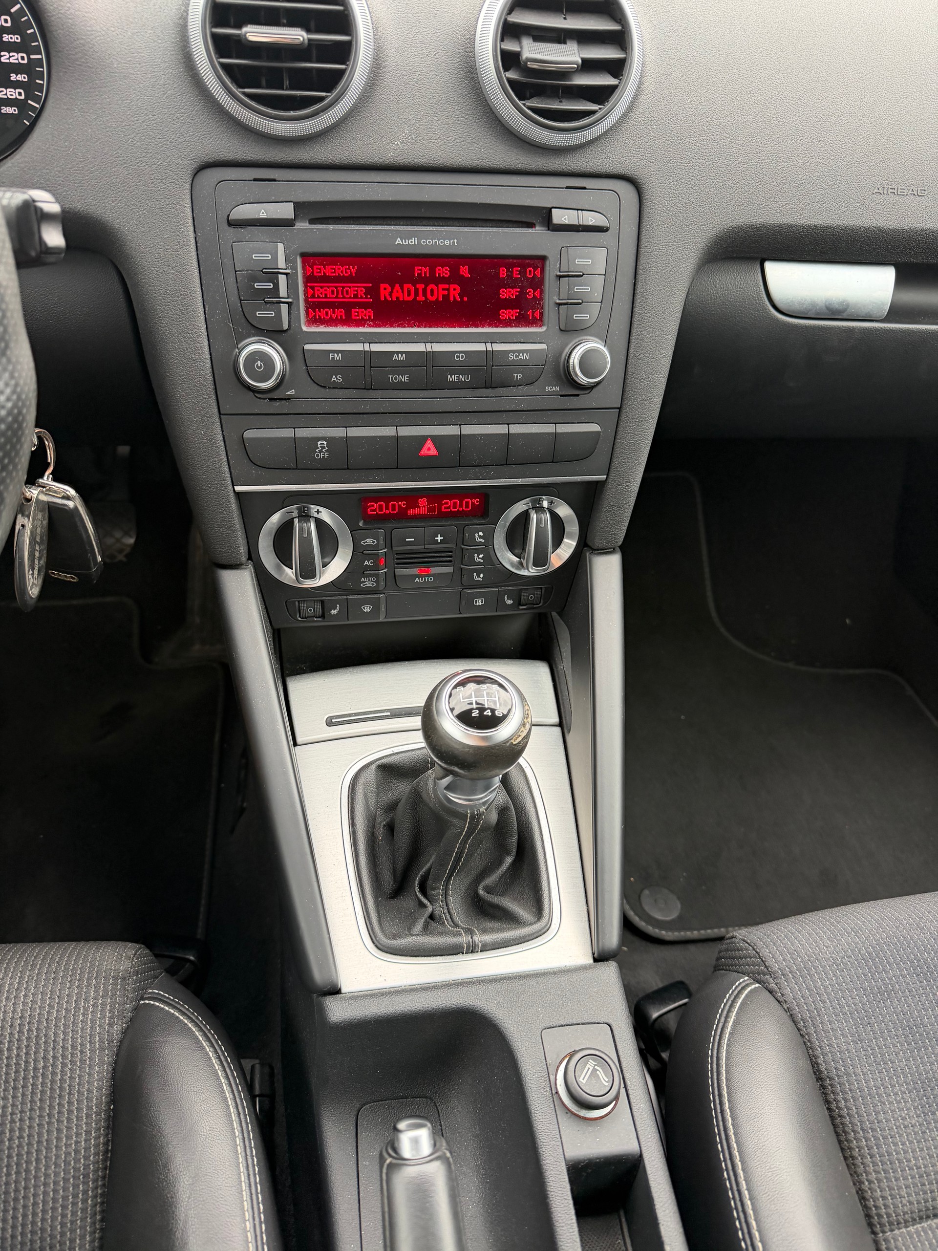 AUDI A3 2.0 TDI Attraction s-line-image-10