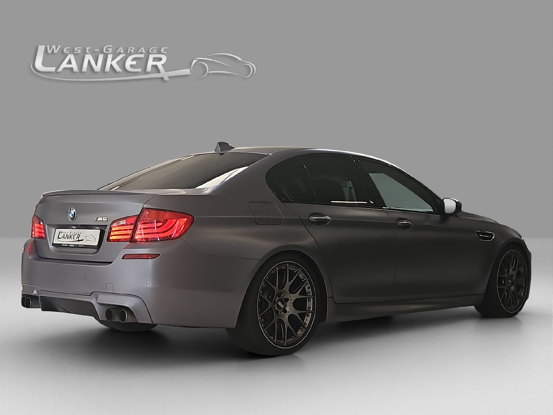 BMW M5-showroom-element-2
