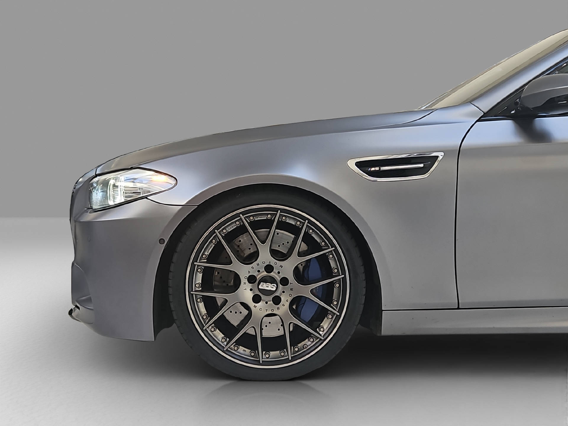 BMW M5-image-4