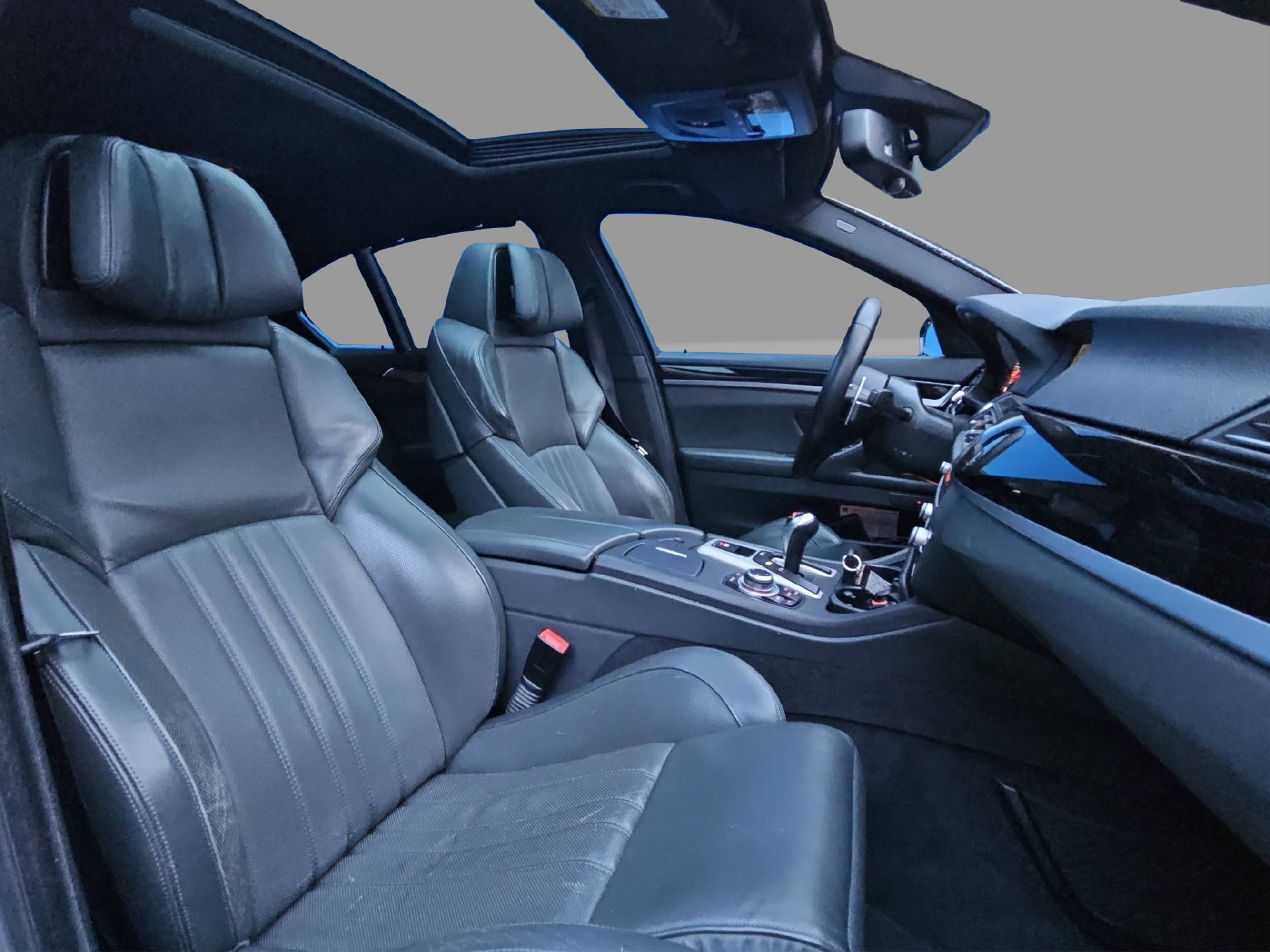 BMW M5-image-12