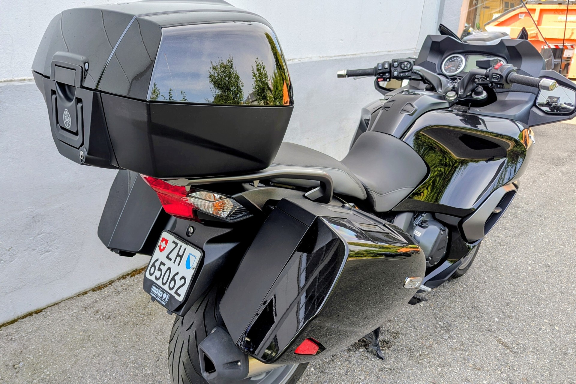 TRIUMPH Trophy 1200 SE ABS-image-9