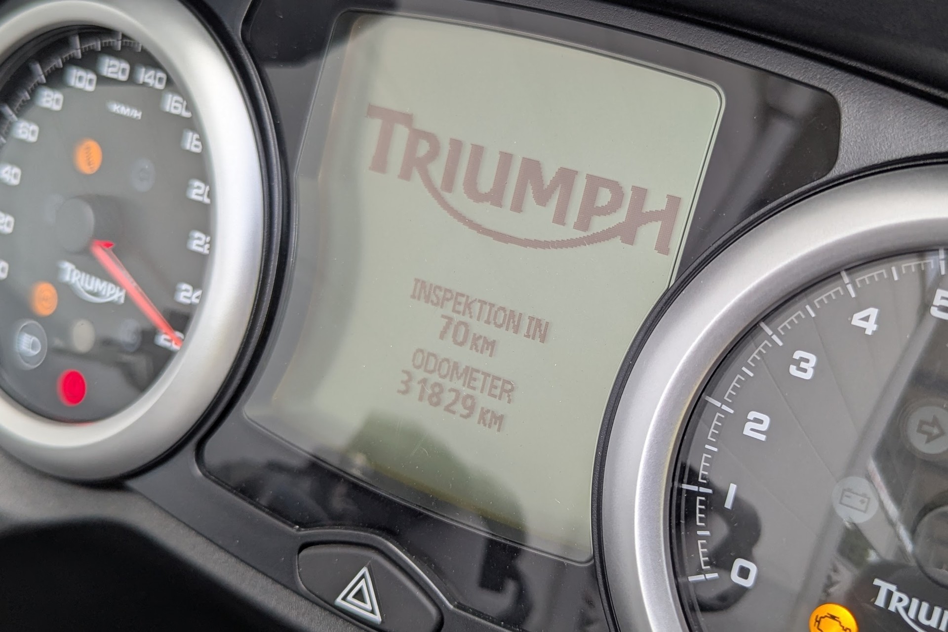 TRIUMPH Trophy 1200 SE ABS-image-8