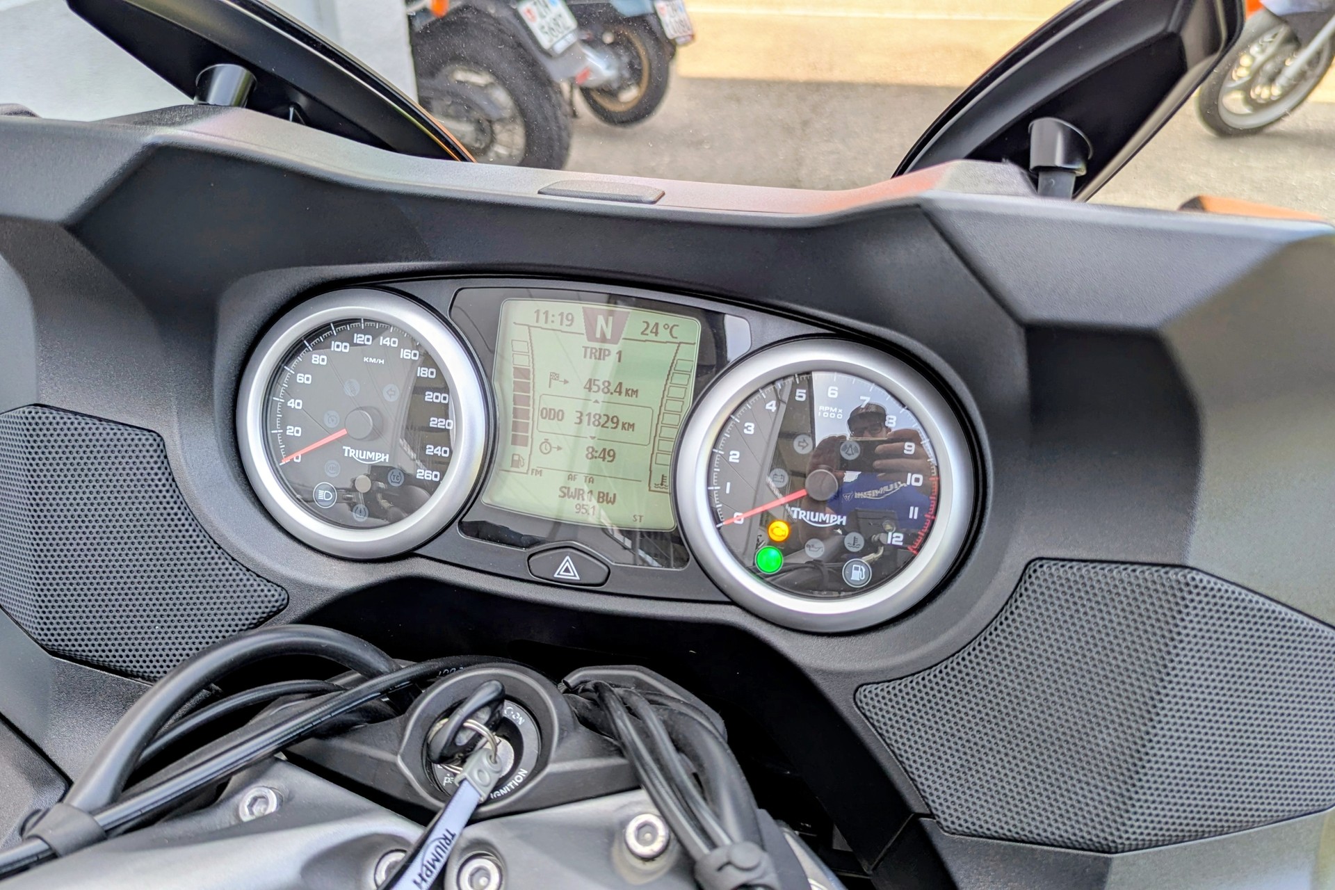 TRIUMPH Trophy 1200 SE ABS-image-5