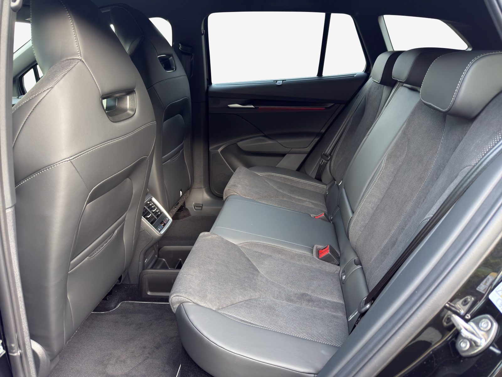 SKODA Enyaq 85x Sportline 4x4-image-11