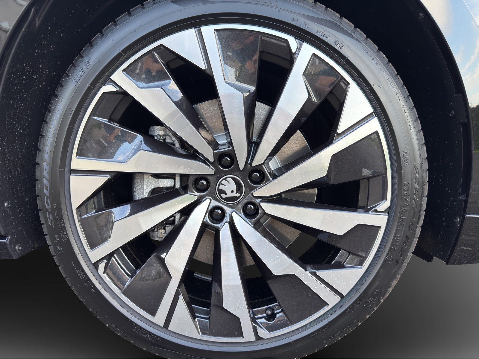 SKODA Enyaq 85x Sportline 4x4-image-13