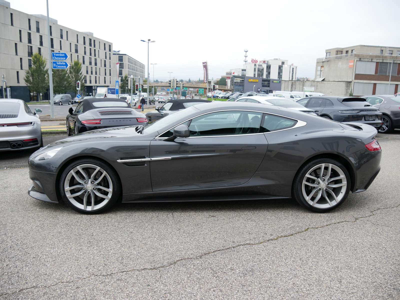 ASTON MARTIN Vanquish V12 5.9-48 Touchtronic 3-image-1