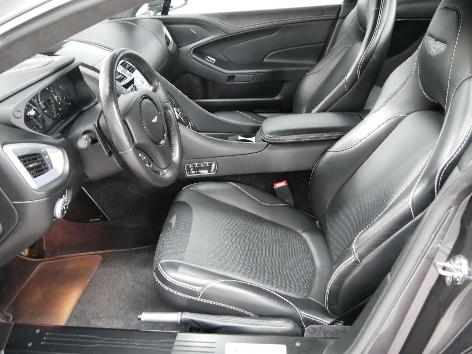 ASTON MARTIN Vanquish V12 5.9-48 Touchtronic 3-image-7