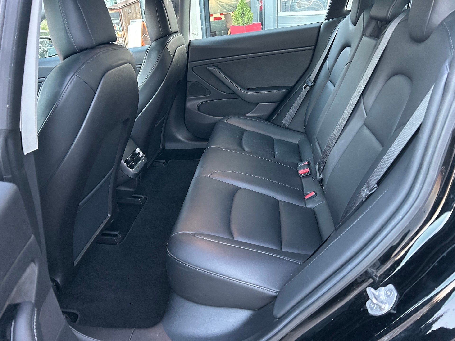 TESLA Model 3 Long Range Dual Motor AWD-image-8