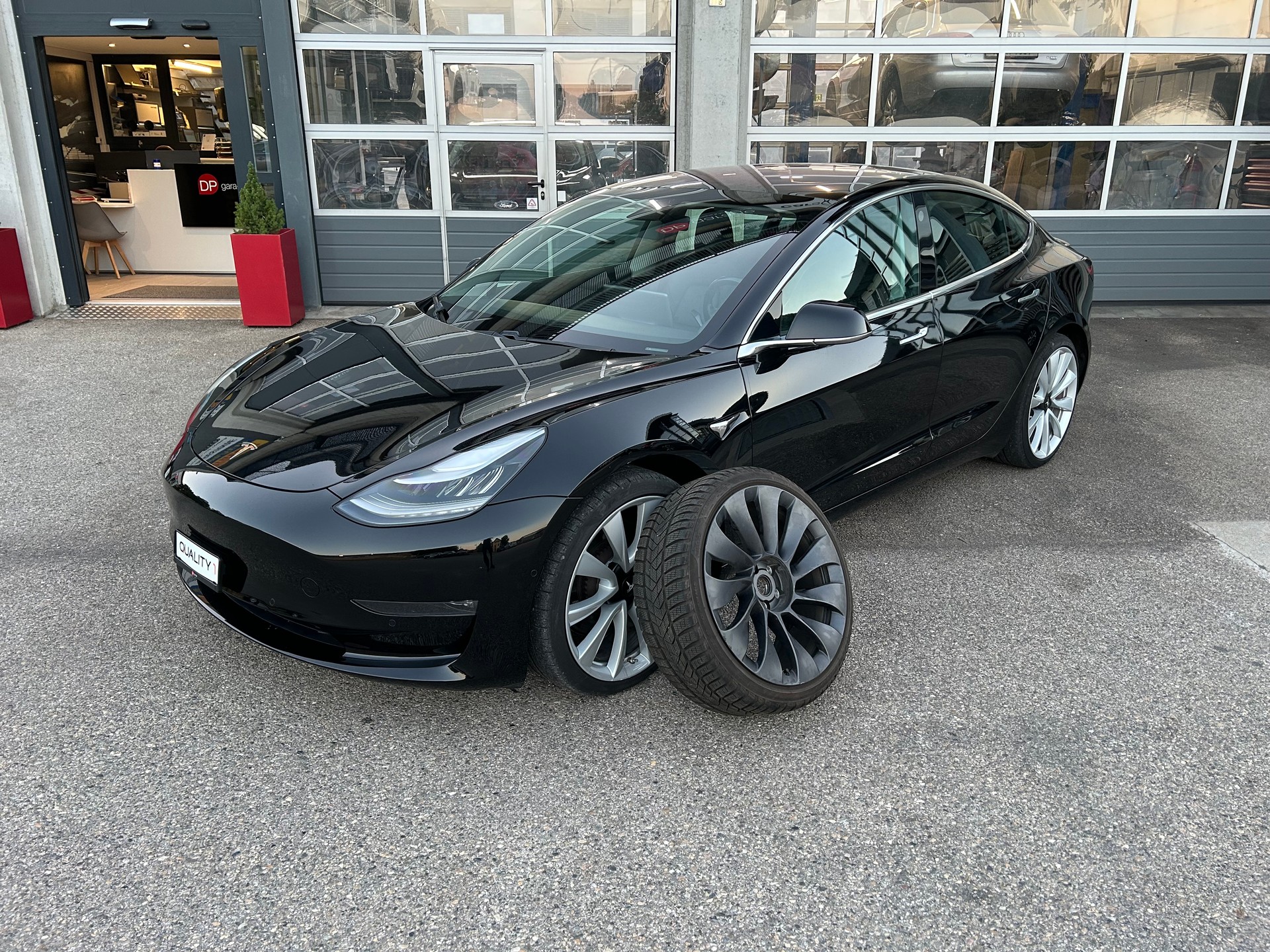 TESLA Model 3 Long Range Dual Motor AWD-image-1