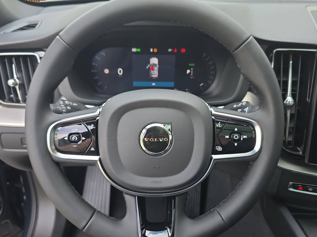 VOLVO XC60 2.0 T8 TE Black Edition eAWD-image-17