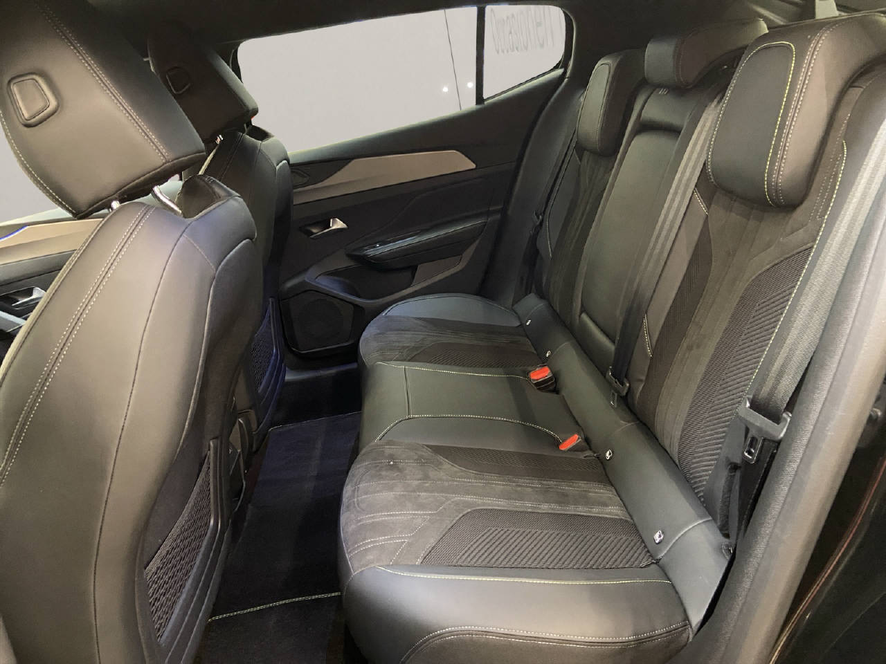 PEUGEOT 408 1.6 PHEV 180 GT-image-12