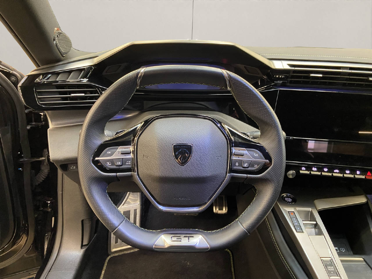 PEUGEOT 408 1.6 PHEV 180 GT-image-6