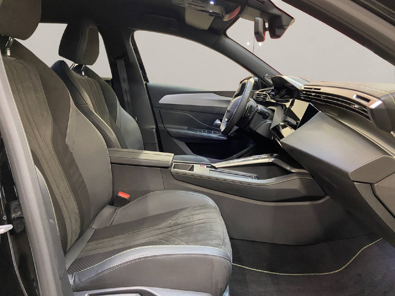 PEUGEOT 408 1.6 PHEV 180 GT-image-9