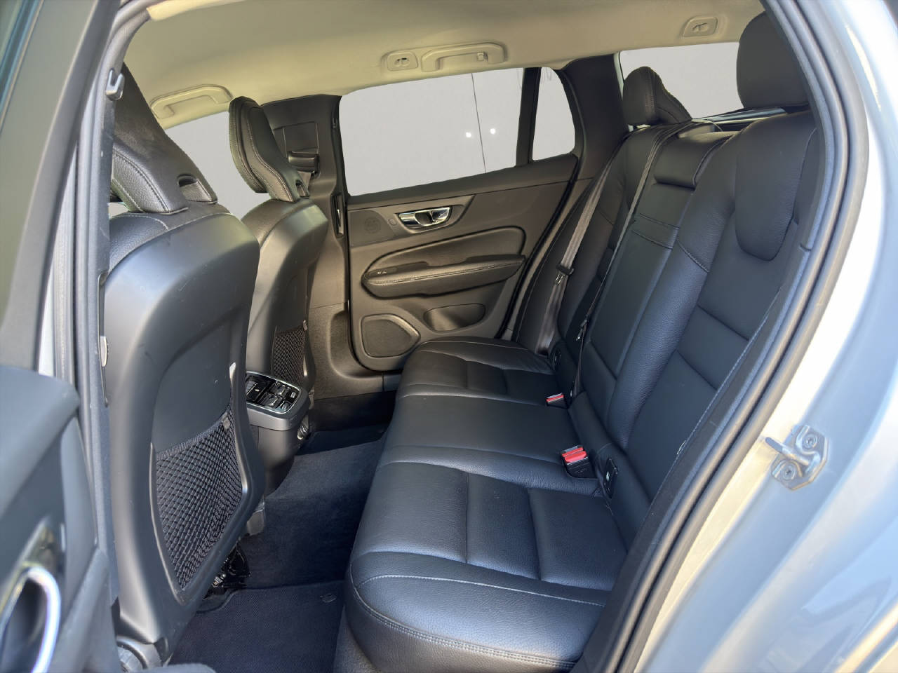 VOLVO V60 2.0 T6 Inscription AWD-image-9