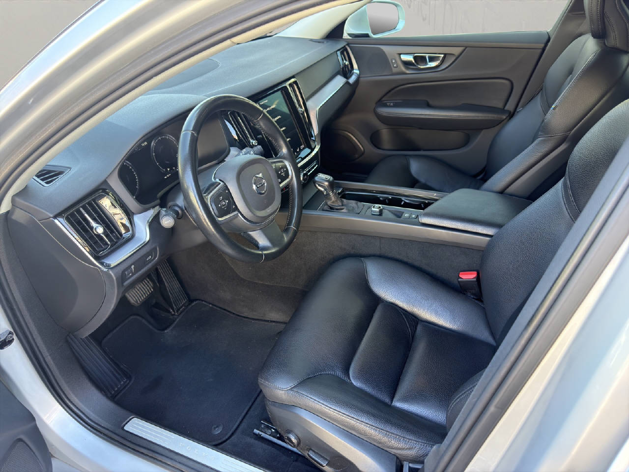 VOLVO V60 2.0 T6 Inscription AWD-image-3