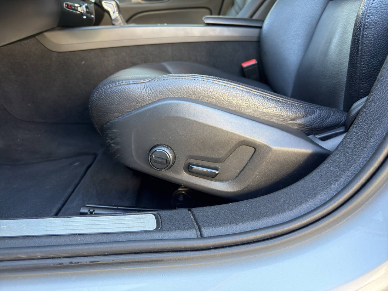 VOLVO V60 2.0 T6 Inscription AWD-image-10