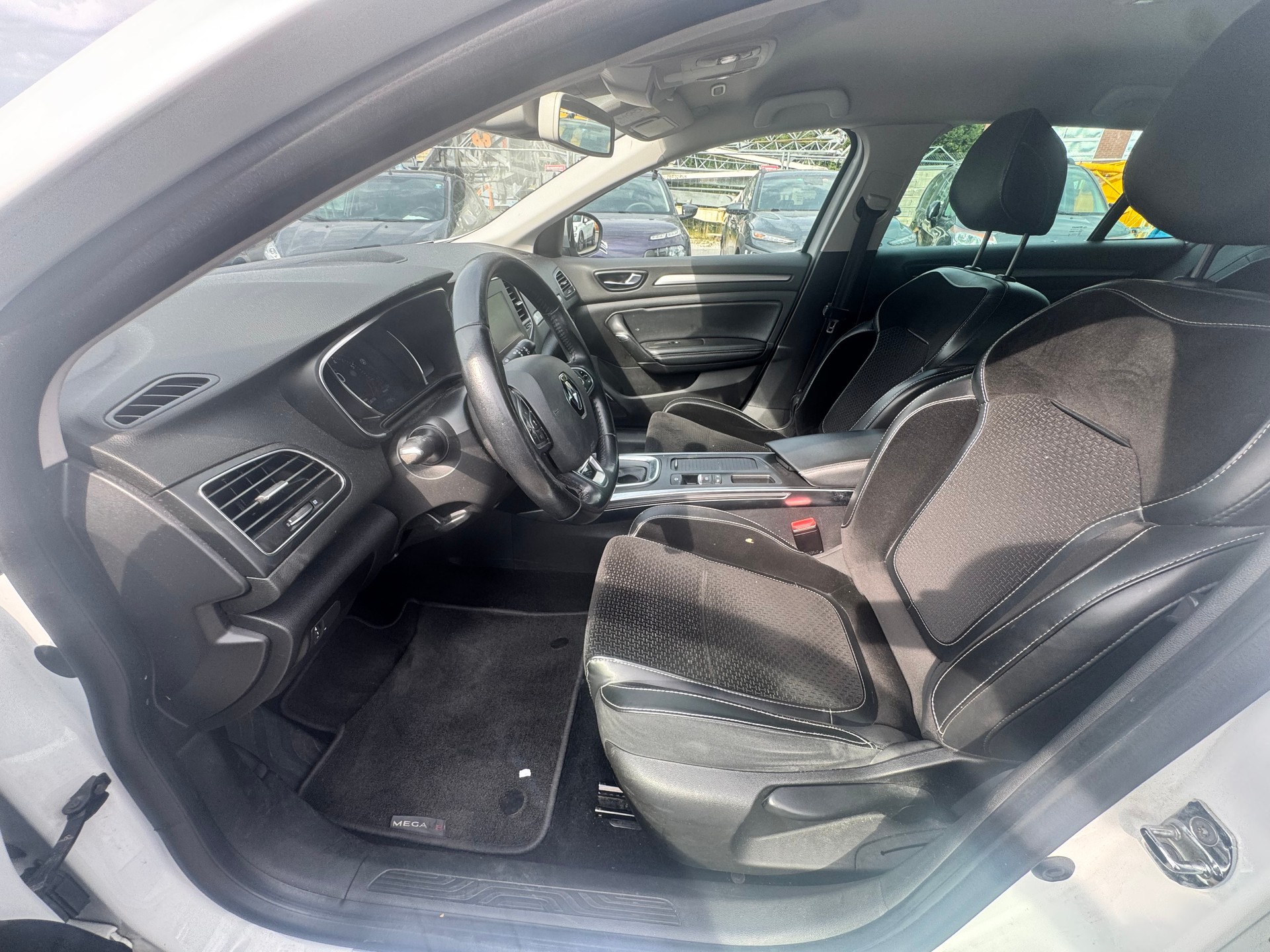RENAULT Mégane Grandtour 1.2 16V Turbo GT Line EDC-image-9