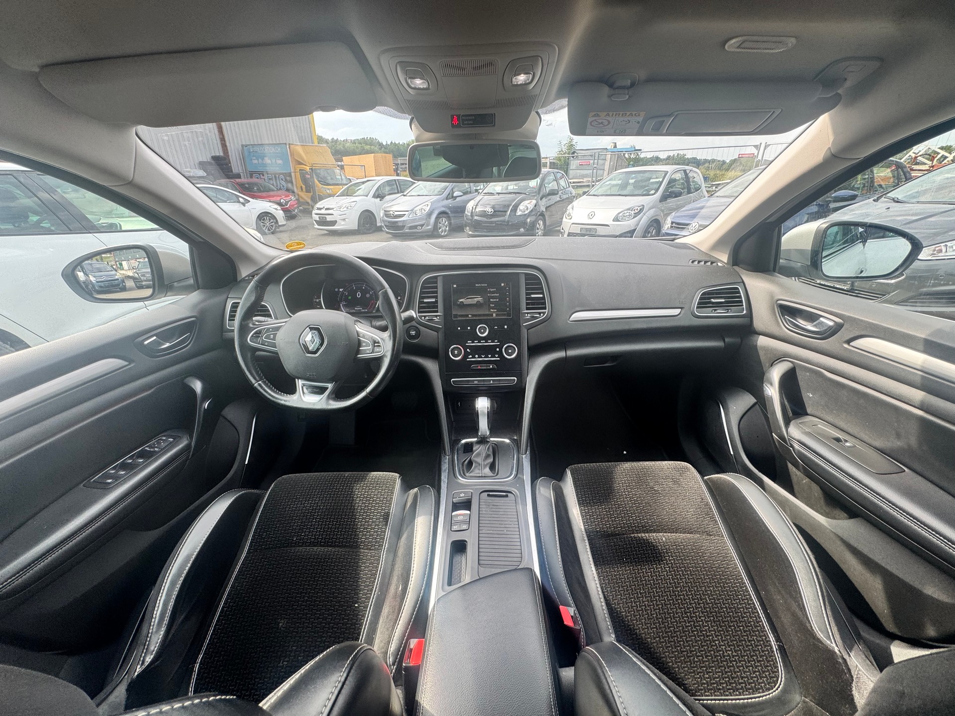 RENAULT Mégane Grandtour 1.2 16V Turbo GT Line EDC-image-11