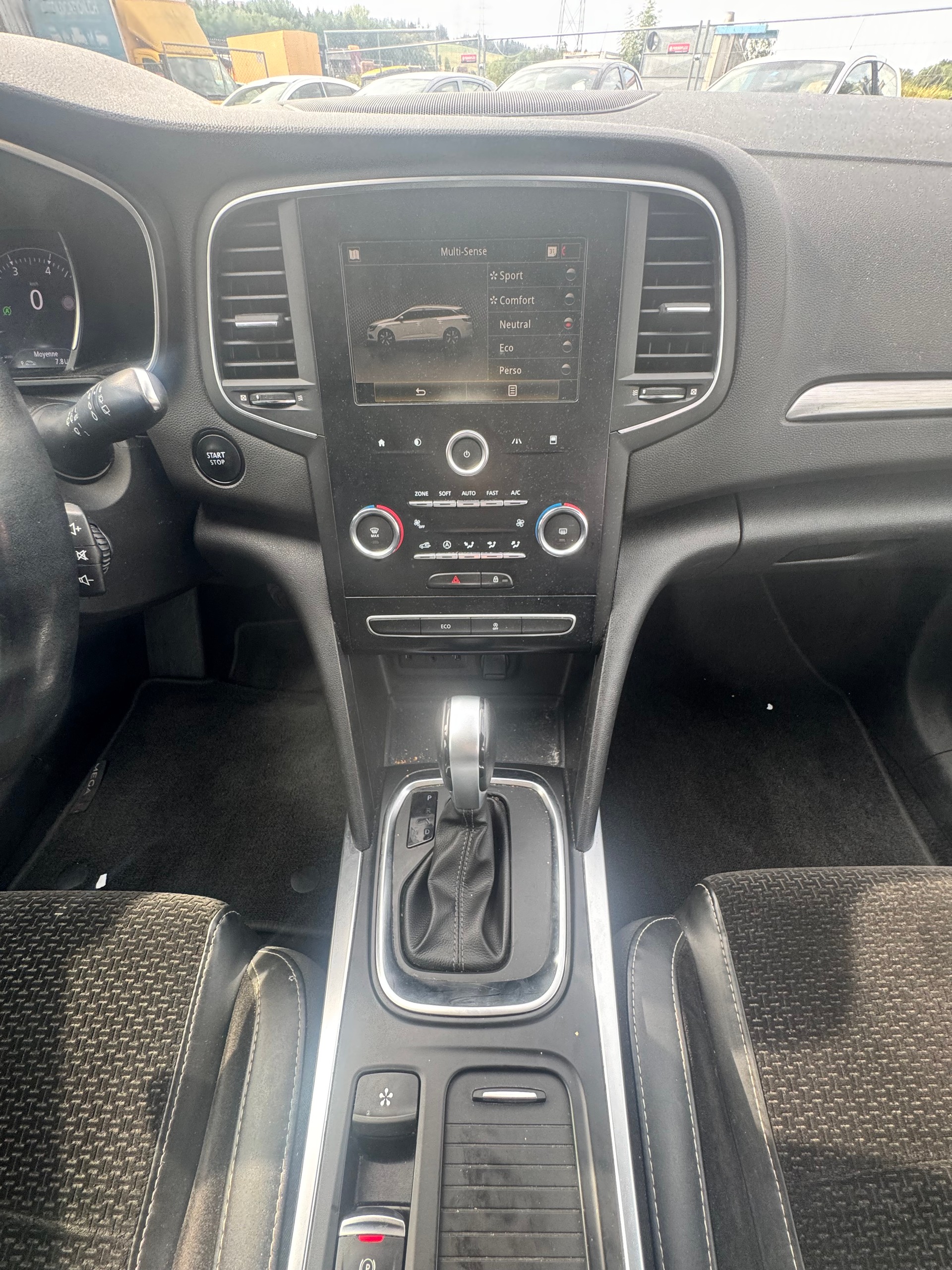 RENAULT Mégane Grandtour 1.2 16V Turbo GT Line EDC-image-6