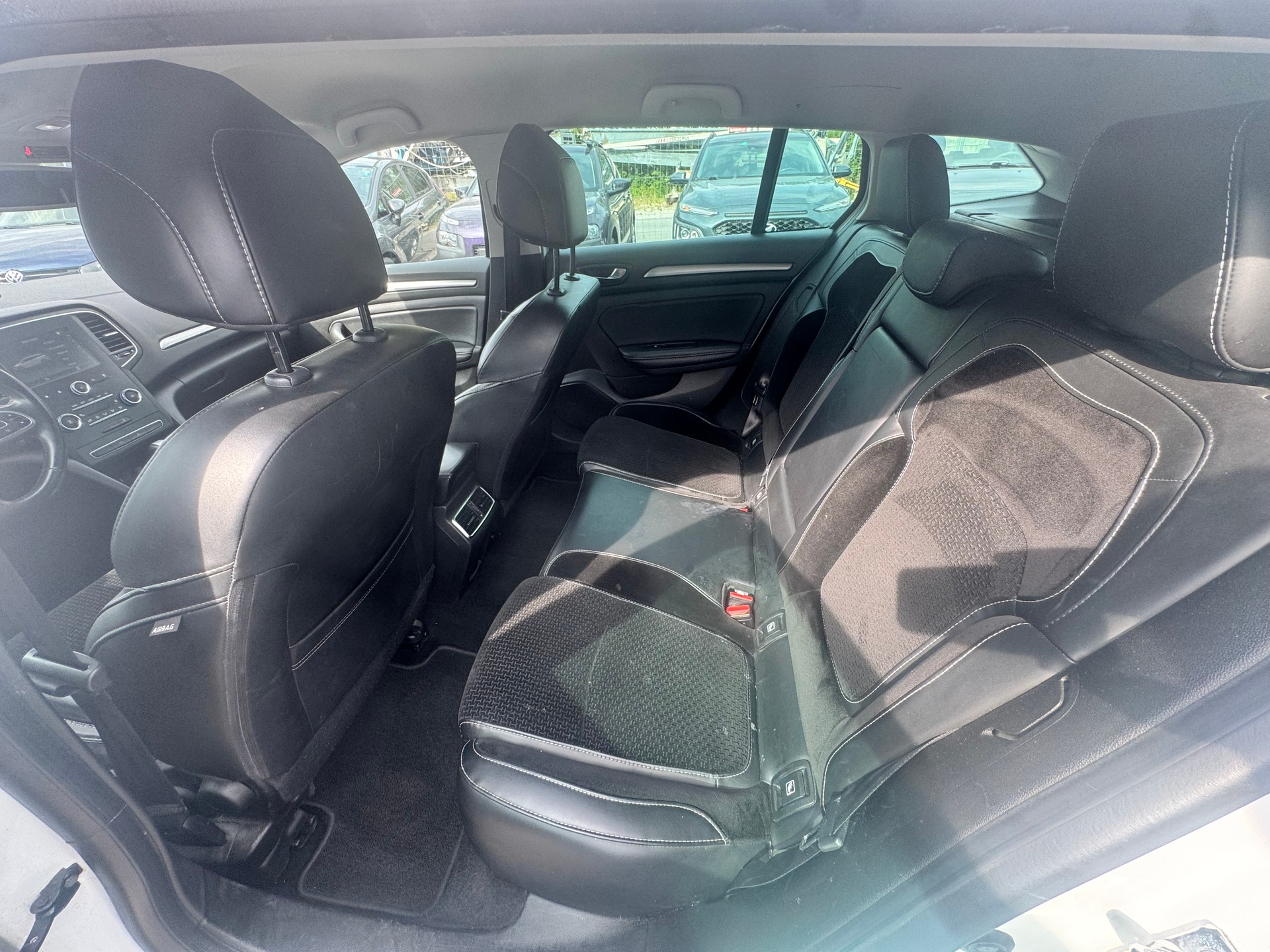 RENAULT Mégane Grandtour 1.2 16V Turbo GT Line EDC-image-12