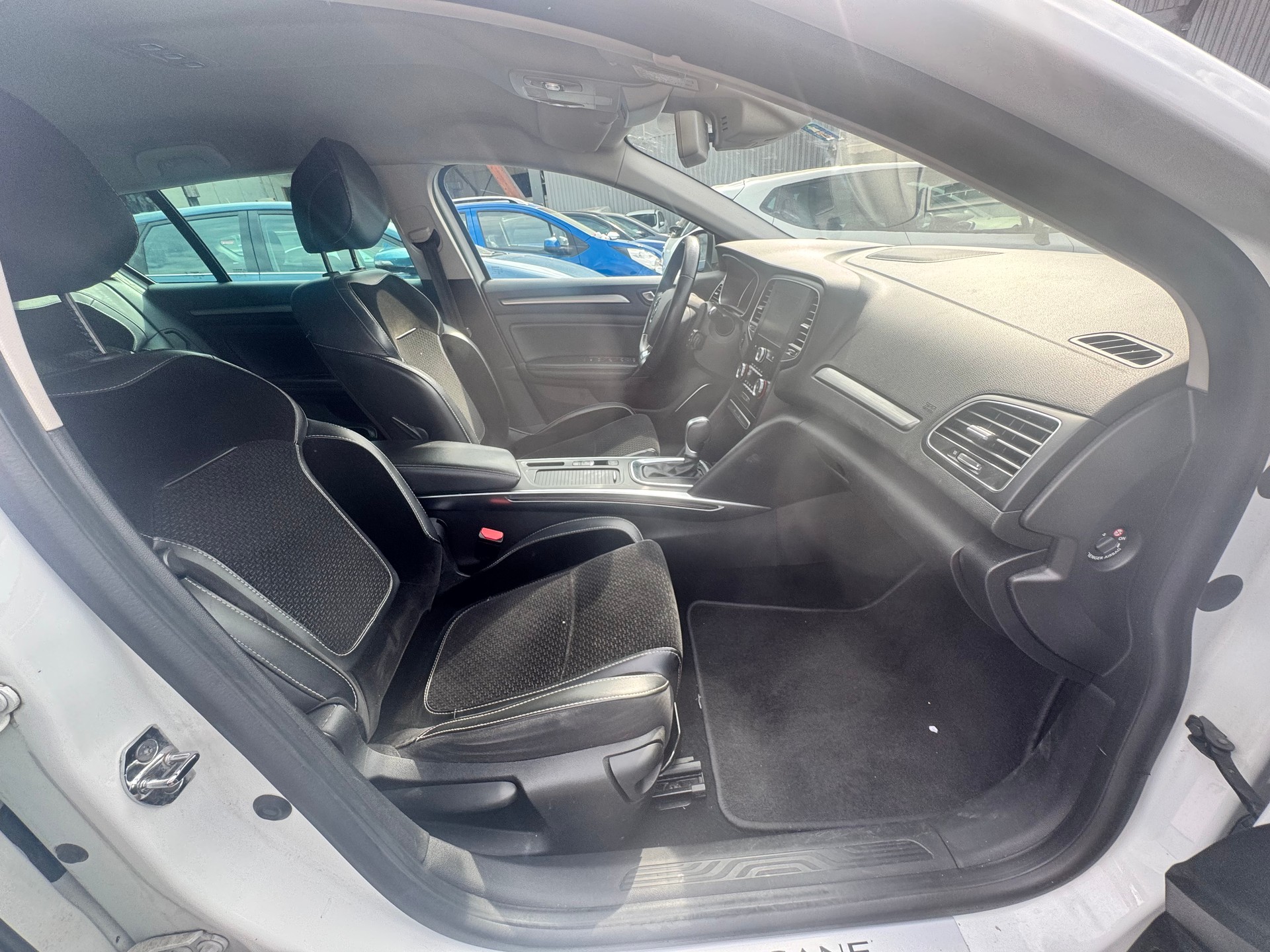 RENAULT Mégane Grandtour 1.2 16V Turbo GT Line EDC-image-10