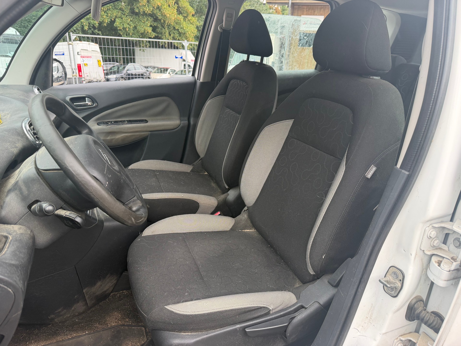 CITROEN C3 Picasso 1.6 HDi Chic-image-6