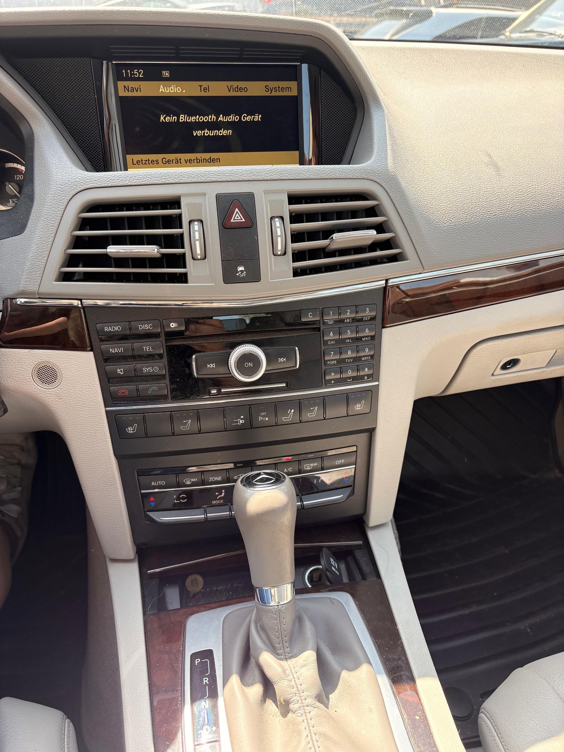MERCEDES-BENZ E 350 CGI BlueEfficiency 7G-Tronic-image-6