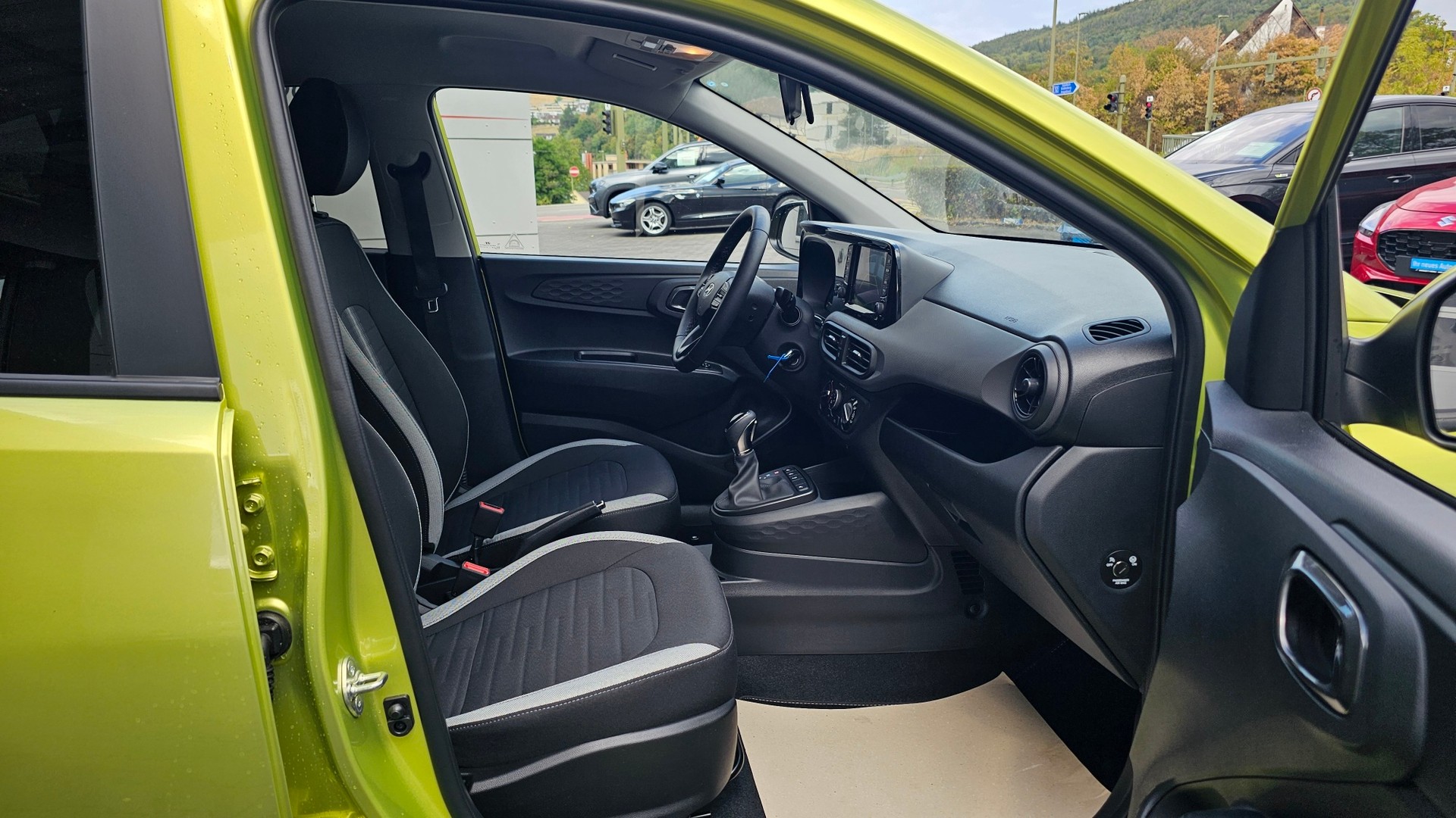 HYUNDAI i10 1.2 Amplia Aut.-image-19