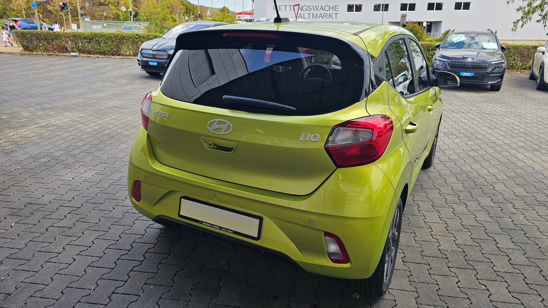 HYUNDAI i10 1.2 Amplia Aut.-image-8