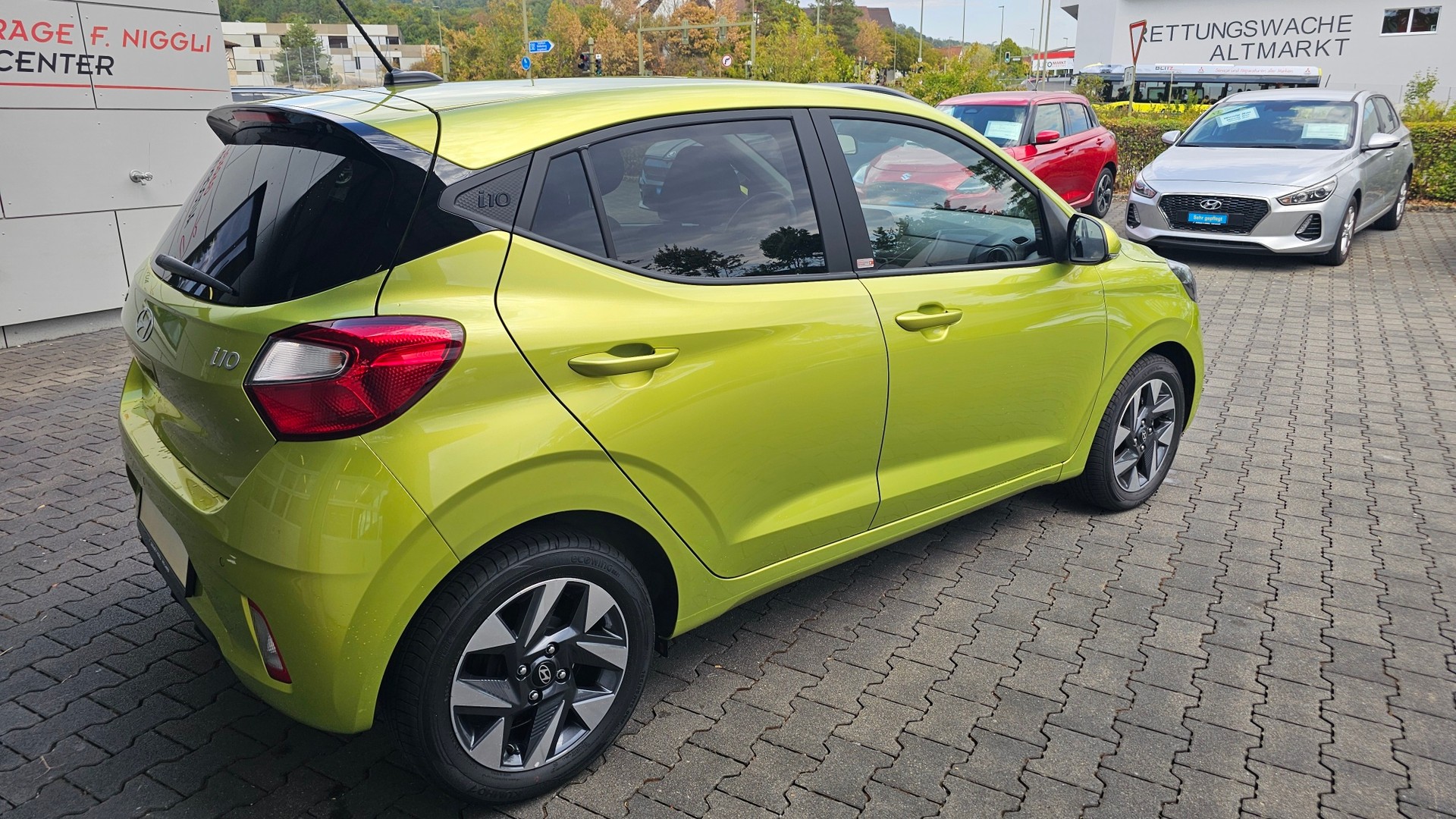 HYUNDAI i10 1.2 Amplia Aut.-image-6