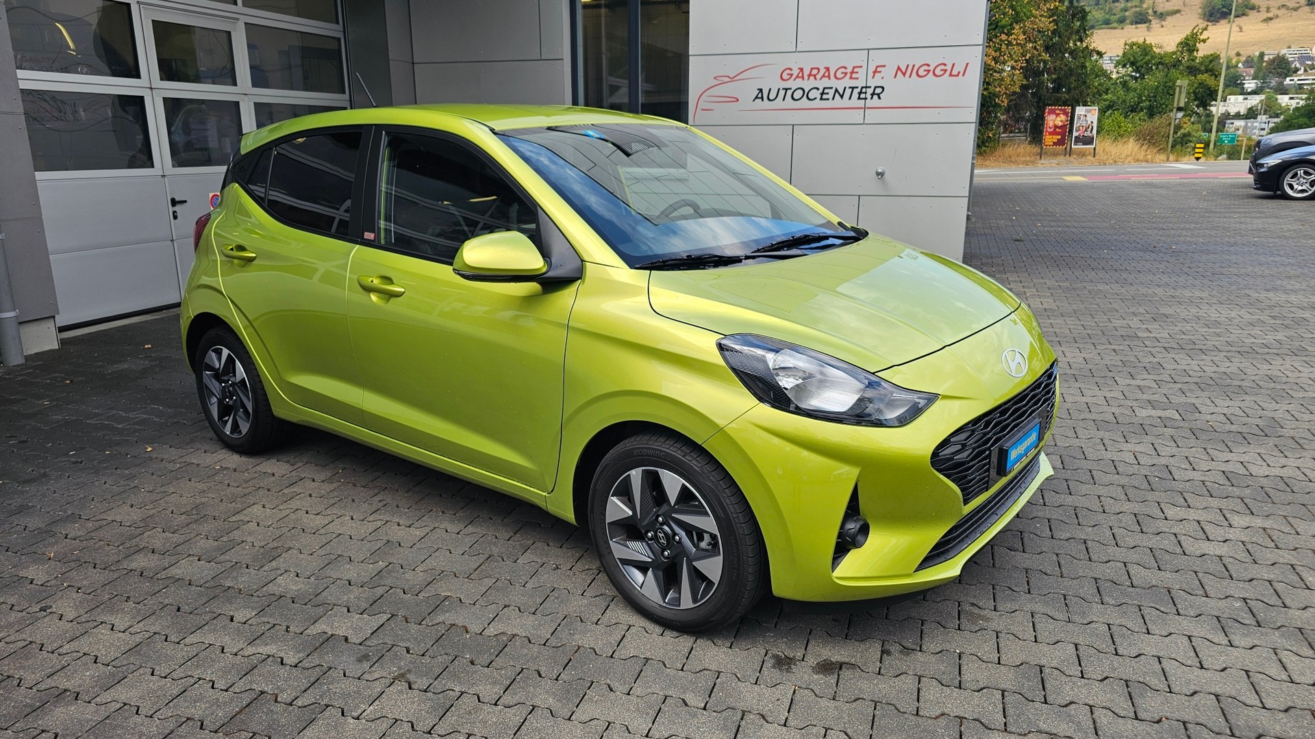 HYUNDAI i10 1.2 Amplia Aut.-image-1