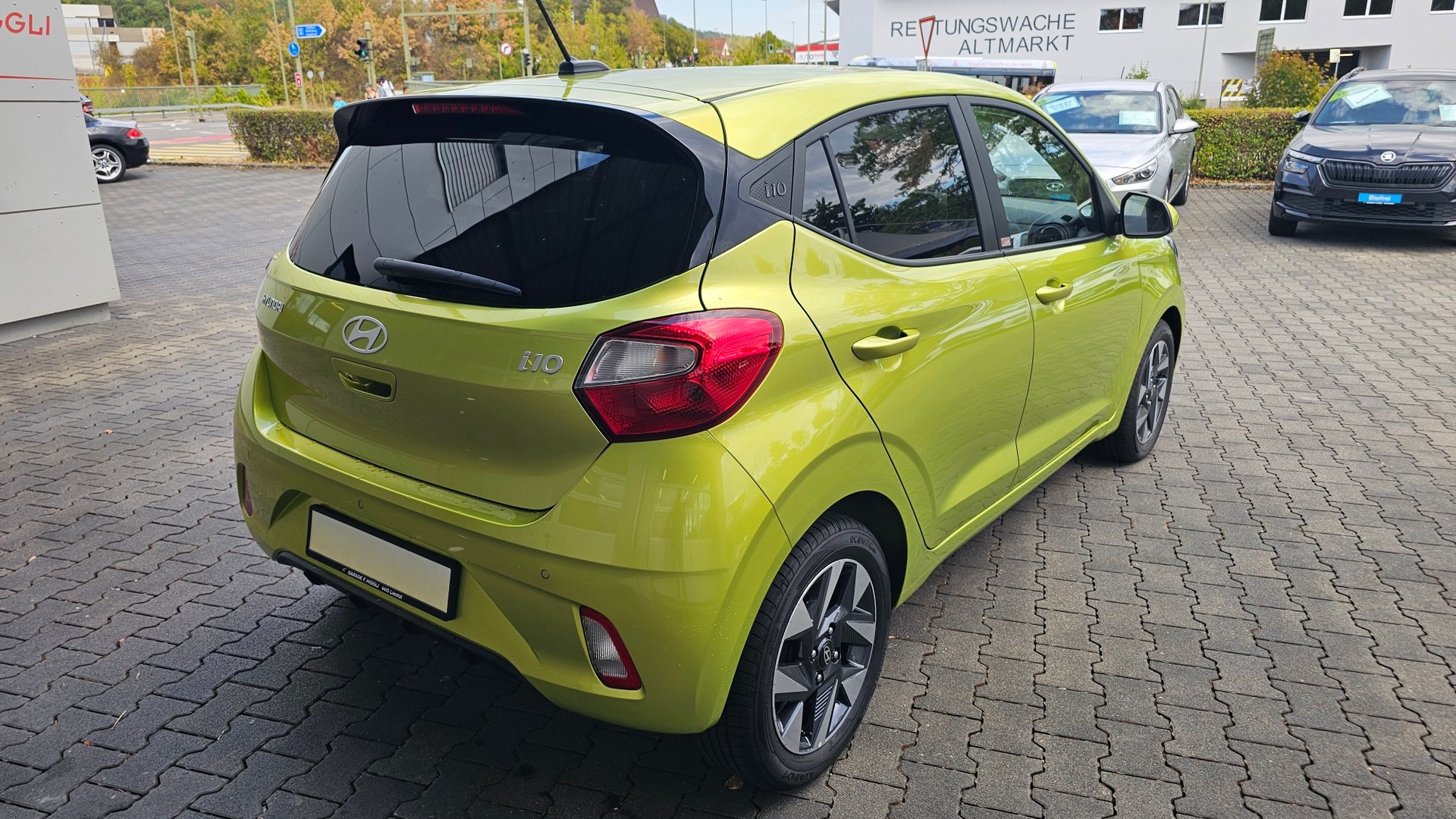 HYUNDAI i10 1.2 Amplia Aut.-image-7
