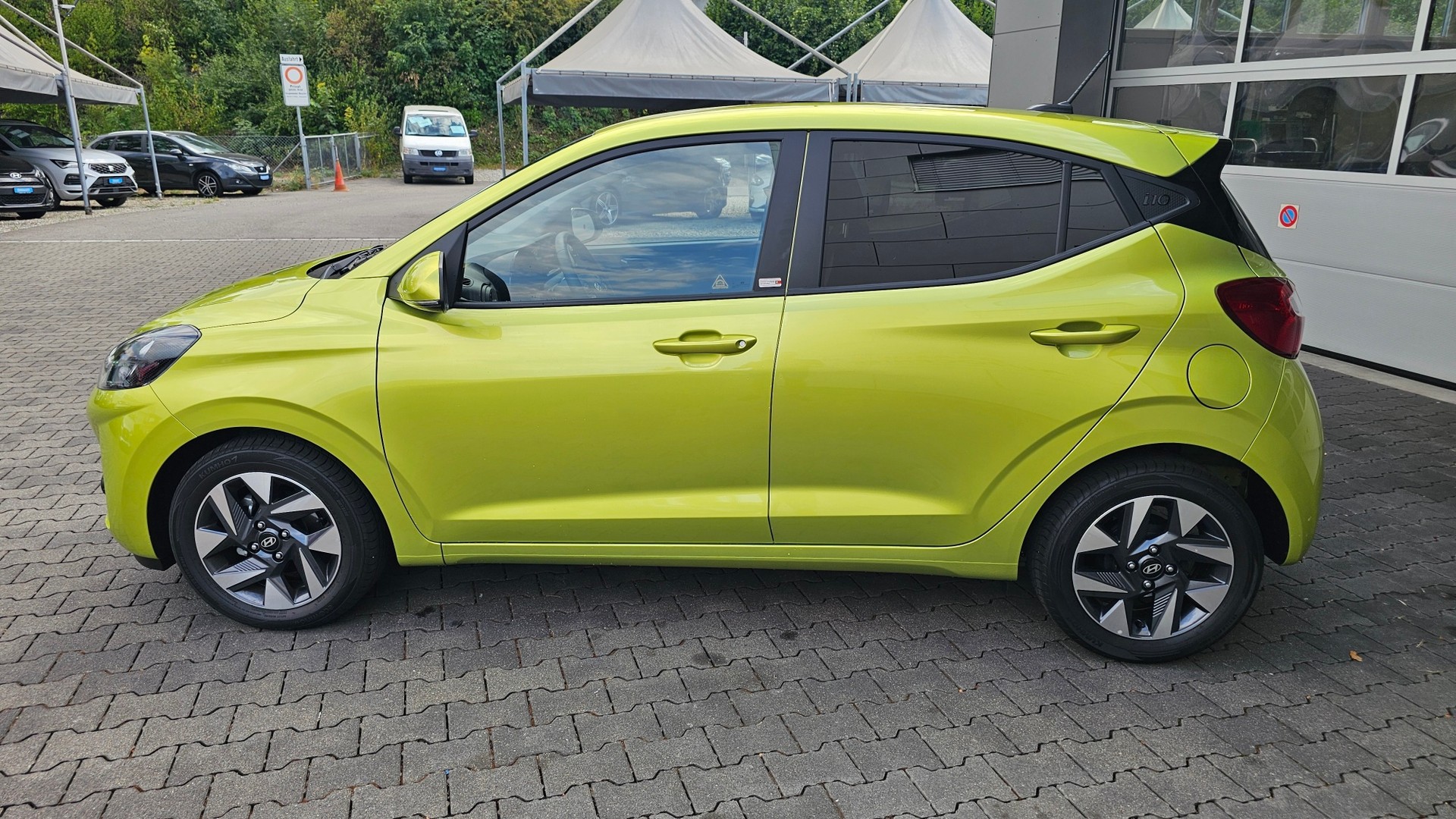 HYUNDAI i10 1.2 Amplia Aut.-image-13