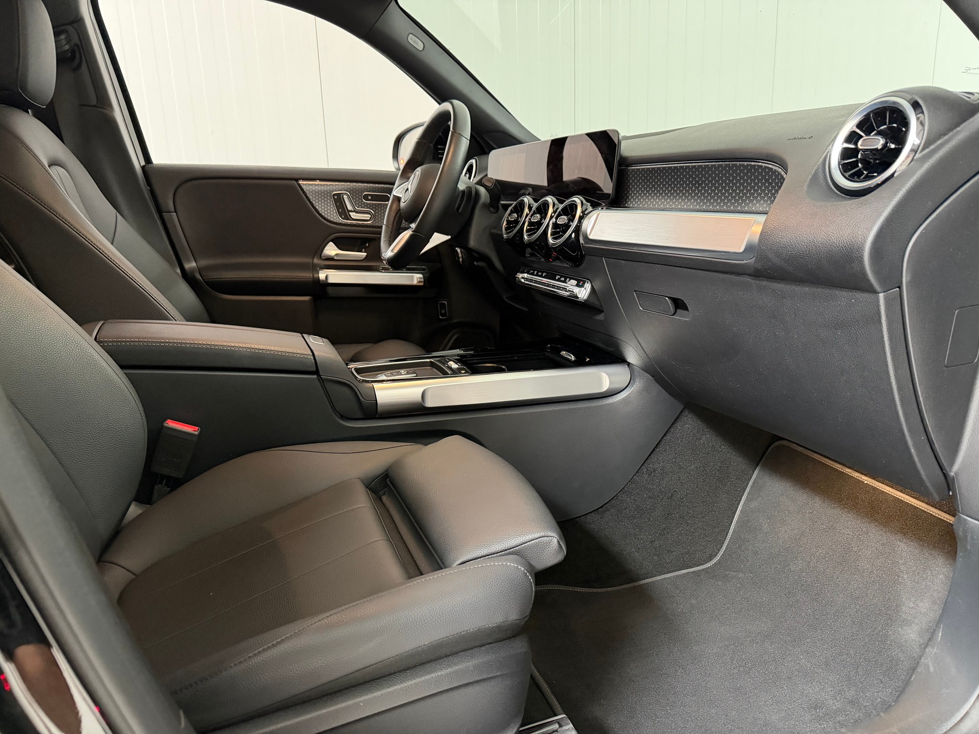 MERCEDES-BENZ GLB 220d 4Matic-image-9