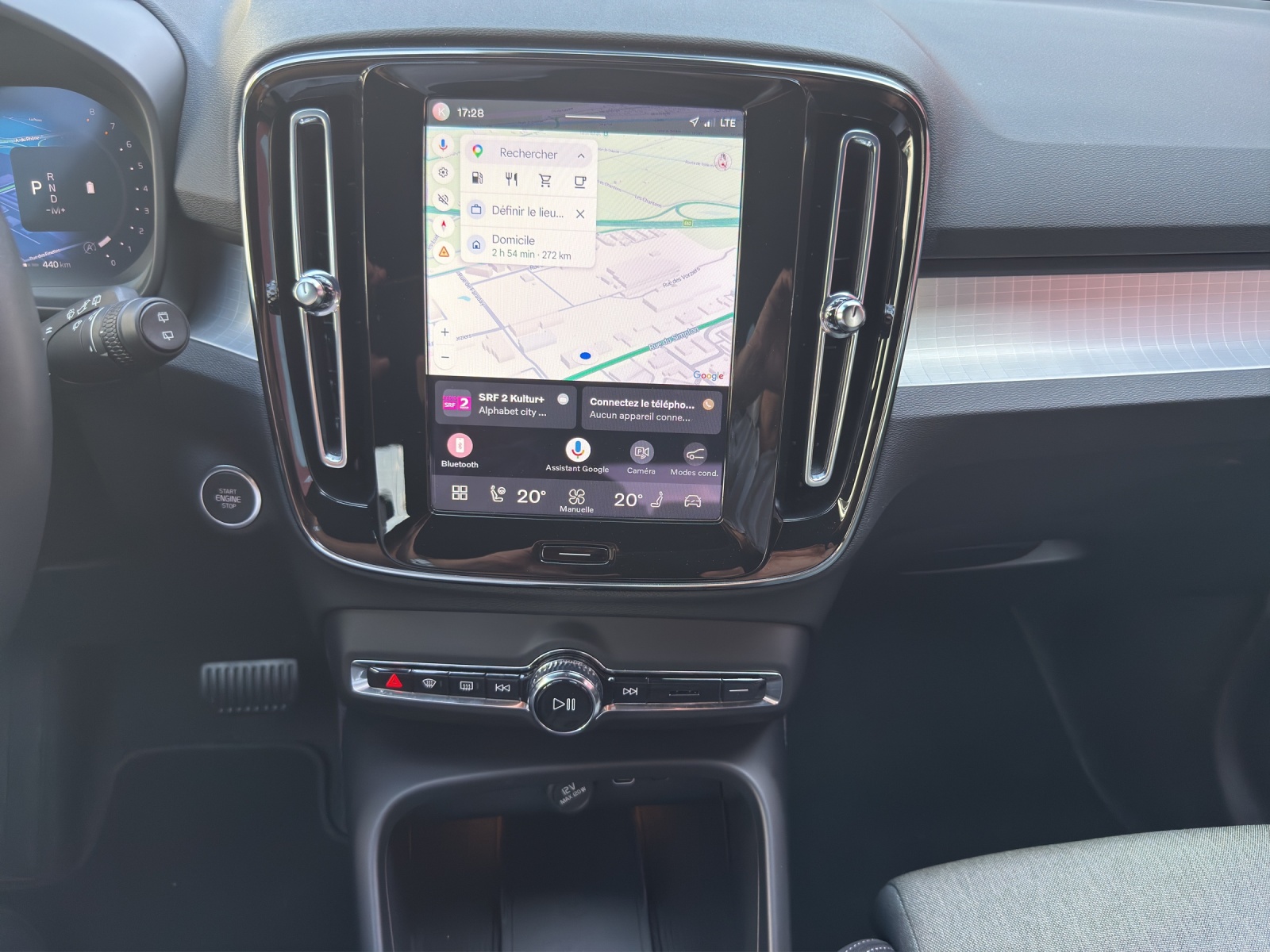 VOLVO XC40 2.0 B4 MH Plus Dark-image-10
