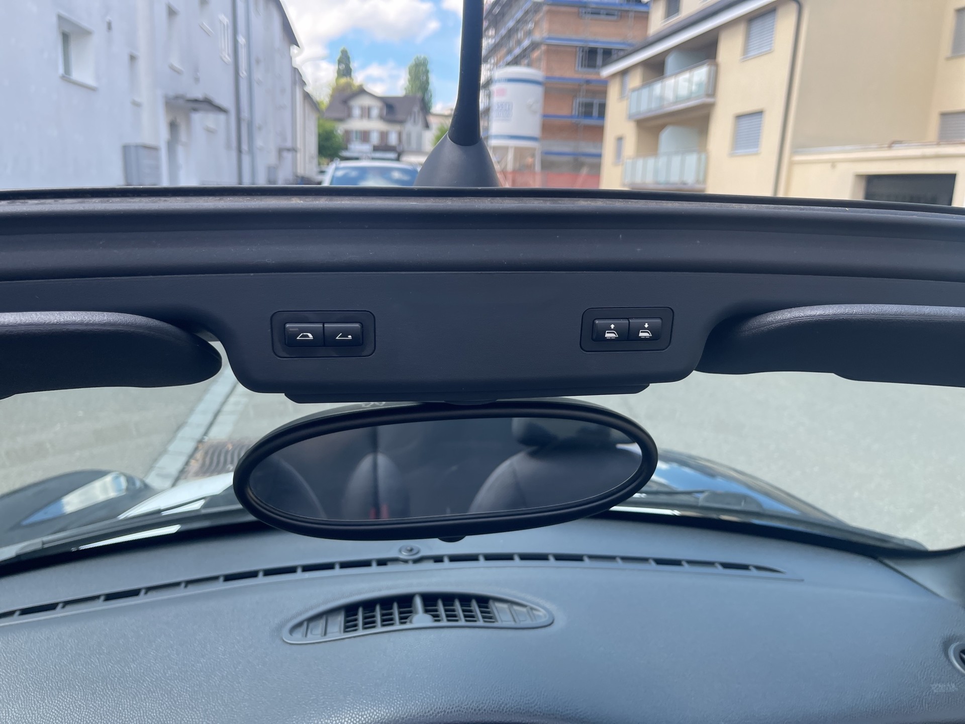 MINI Cooper Cabriolet-image-12