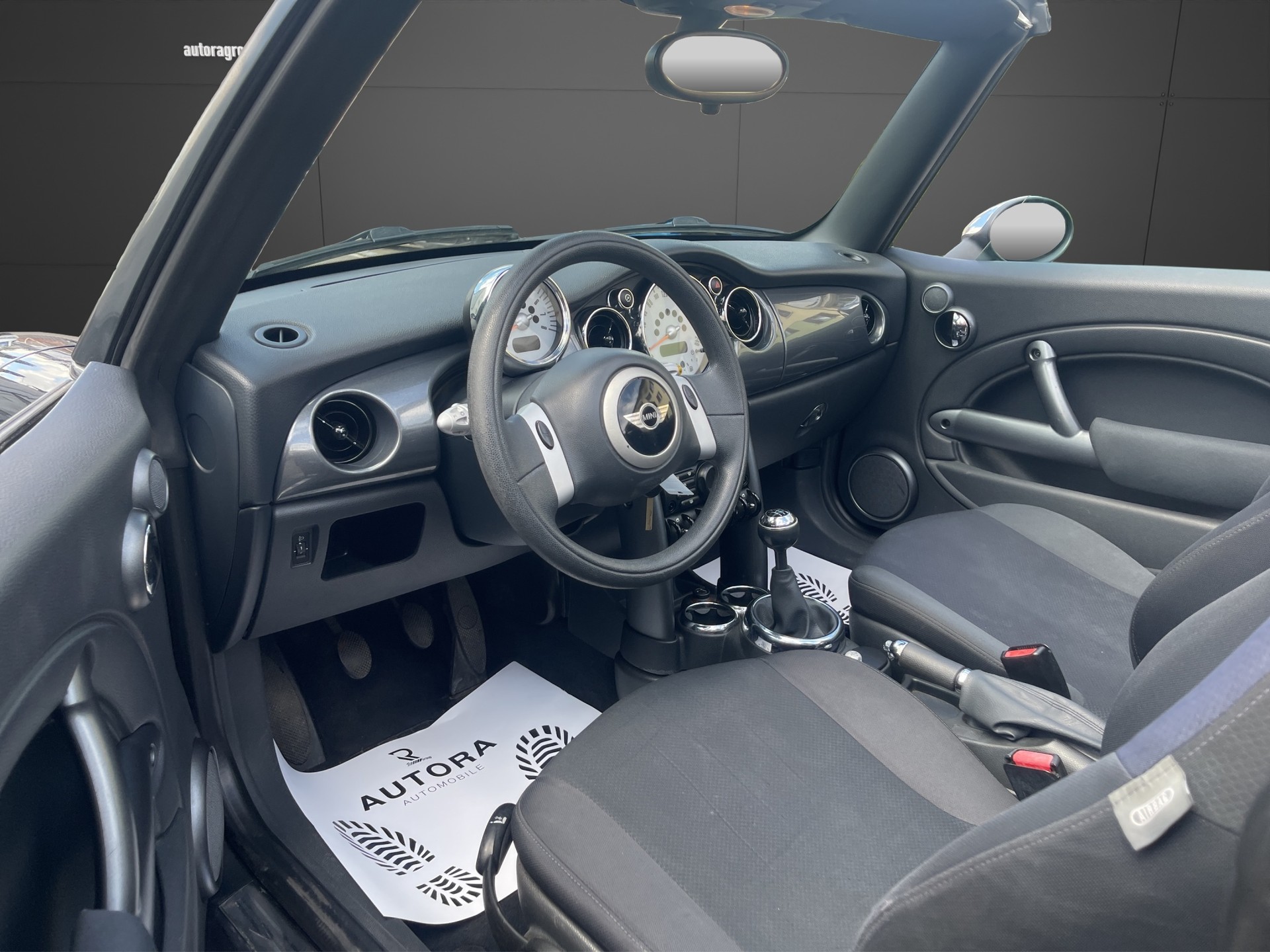 MINI Cooper Cabriolet-image-7