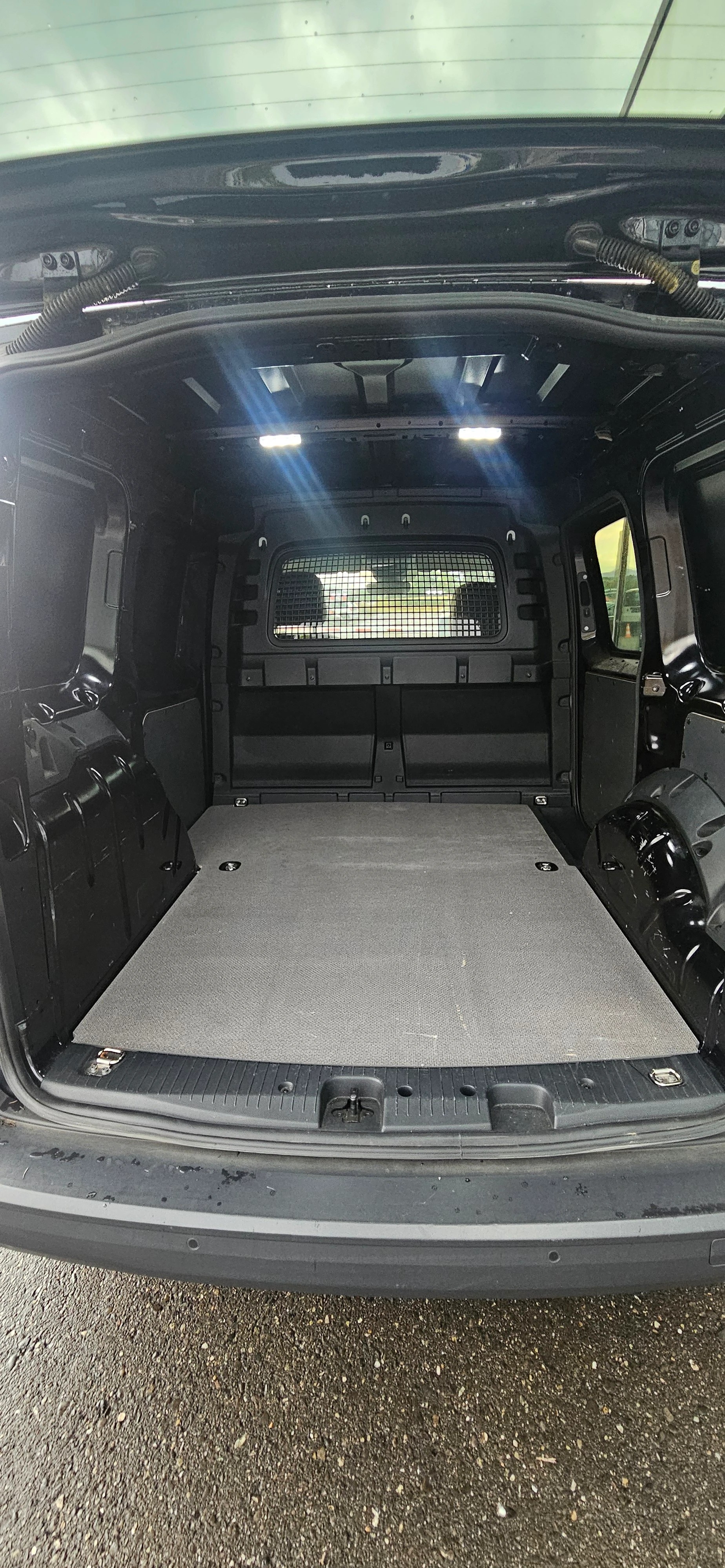 VW Caddy Cargo 2.0TDI DSG-image-14
