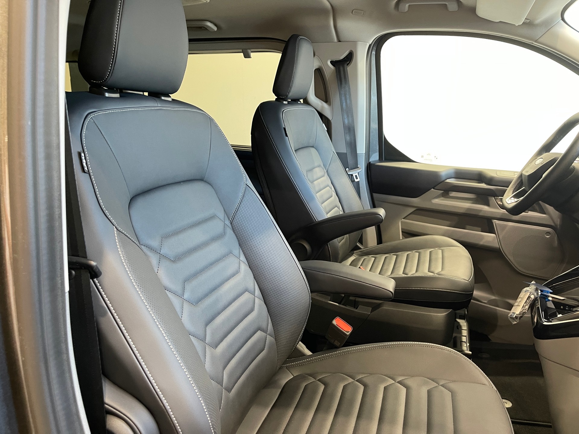 FORD Tourneo Bus 320 L2H1 TitaniumX Automat *5 JAHRE GARANTIE*-image-14