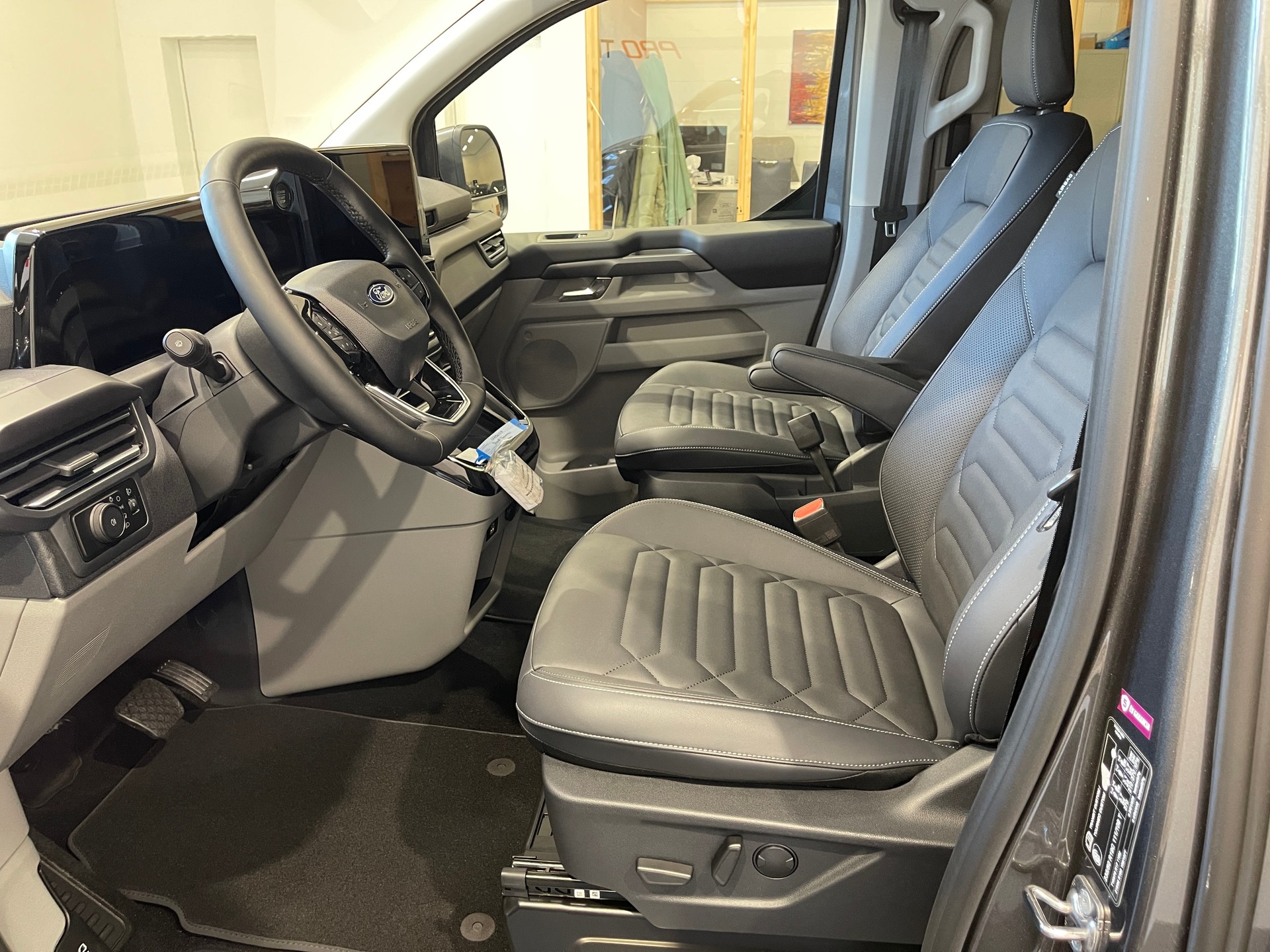 FORD Tourneo Bus 320 L2H1 TitaniumX Automat *5 JAHRE GARANTIE*-image-6