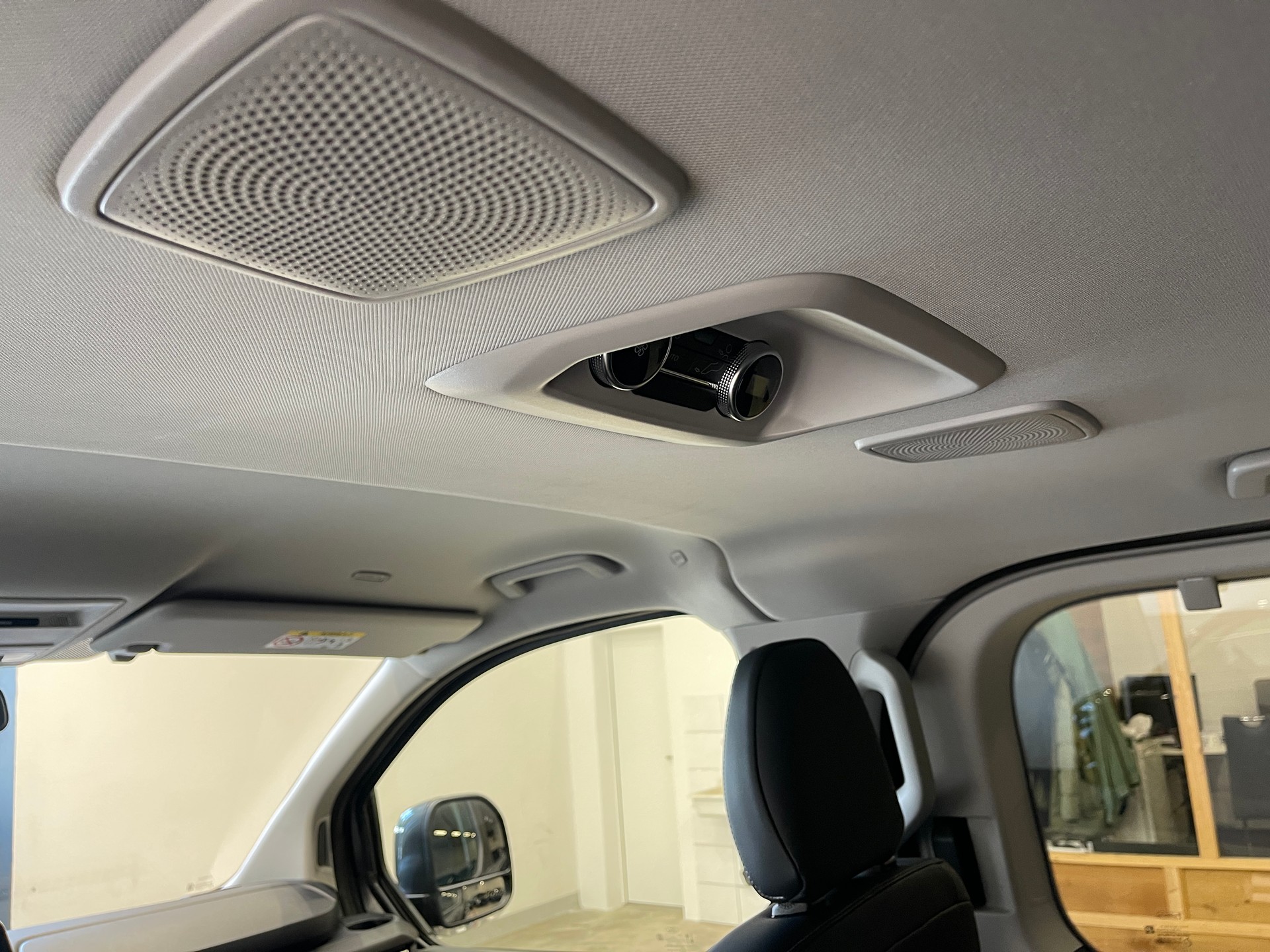 FORD Tourneo Bus 320 L2H1 TitaniumX Automat *5 JAHRE GARANTIE*-image-12