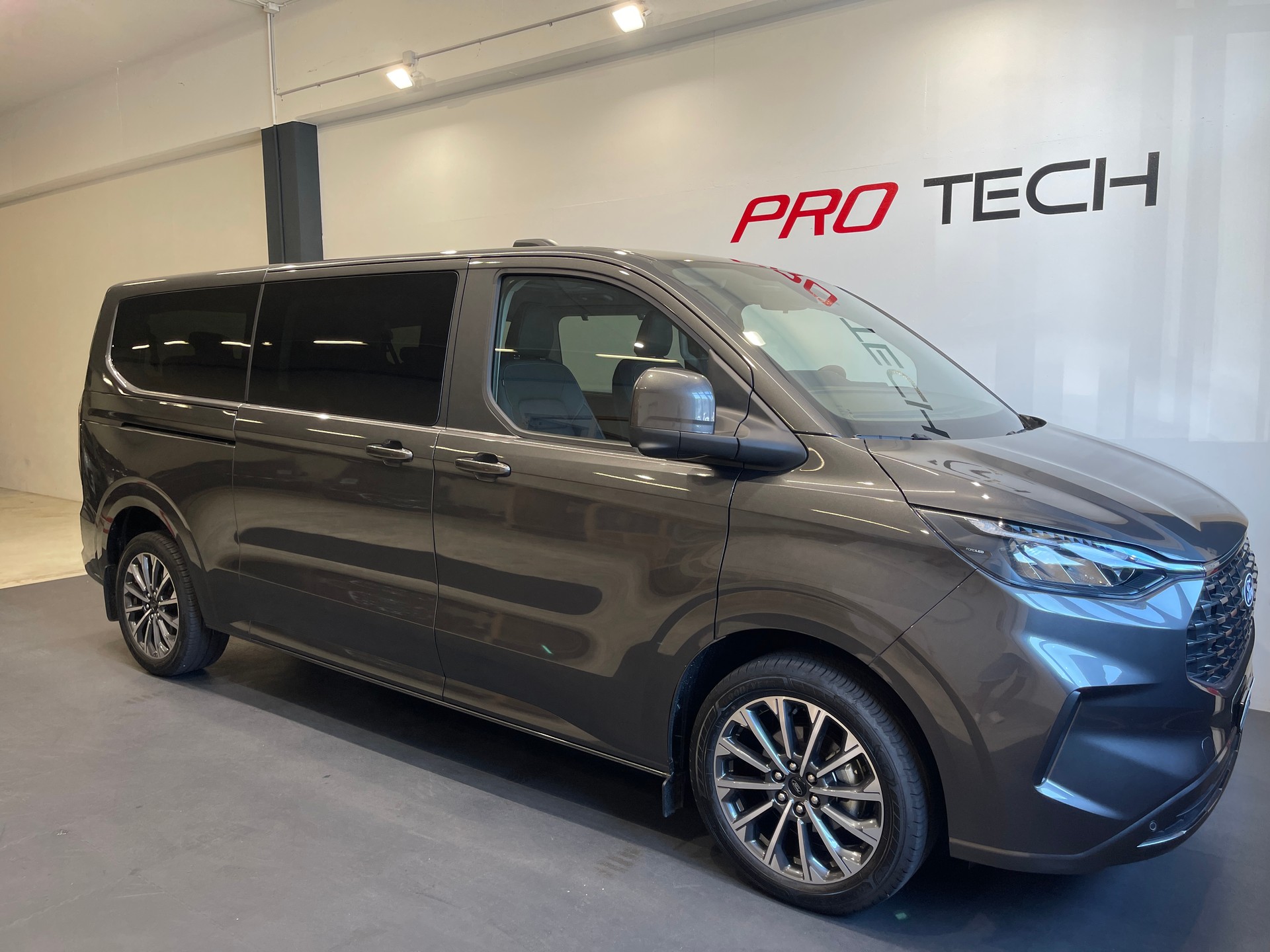 FORD Tourneo Bus 320 L2H1 TitaniumX Automat *5 JAHRE GARANTIE*