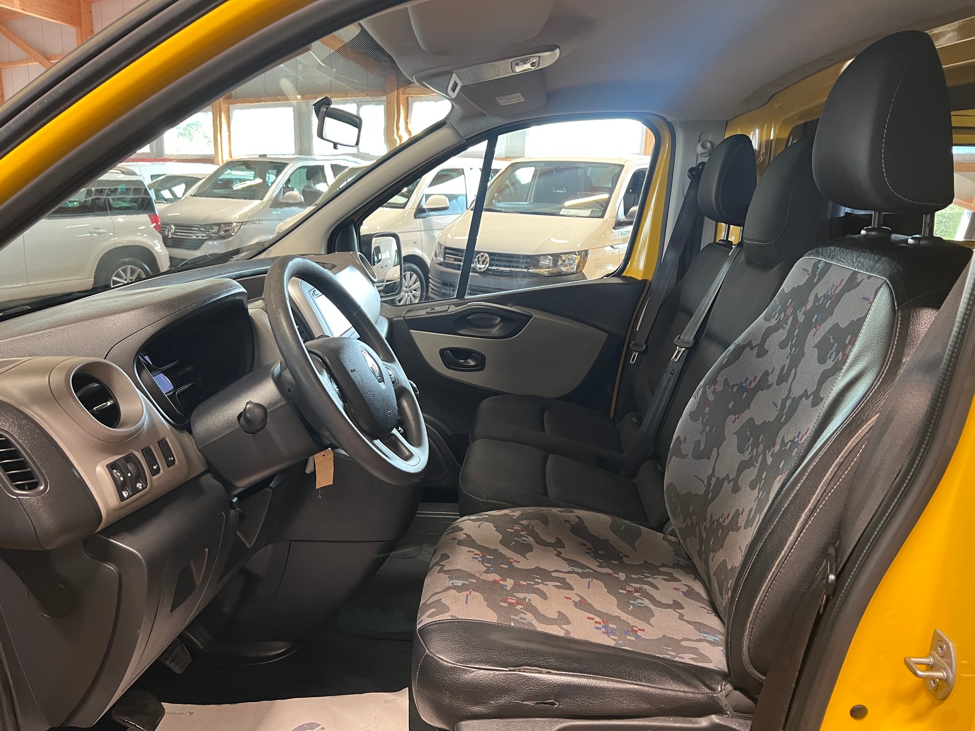 RENAULT Trafic 1.6 ENERGY TwinT. dCi145 2.9t Business L1H1-image-8