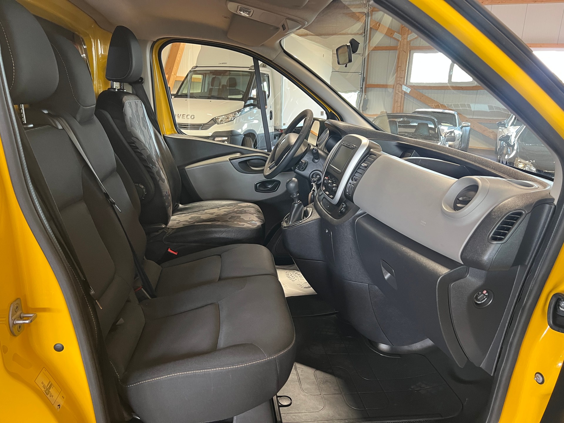 RENAULT Trafic 1.6 ENERGY TwinT. dCi145 2.9t Business L1H1-image-12