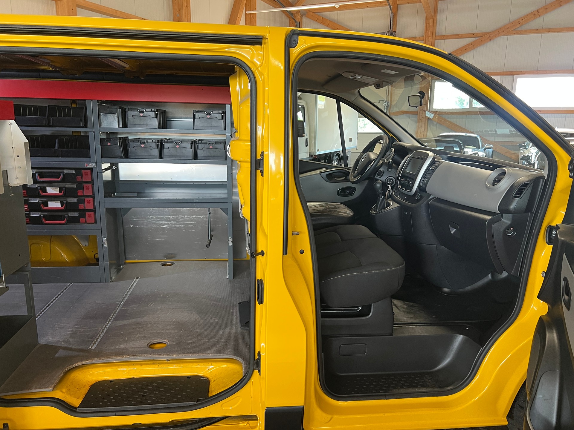 RENAULT Trafic 1.6 ENERGY TwinT. dCi145 2.9t Business L1H1-image-14