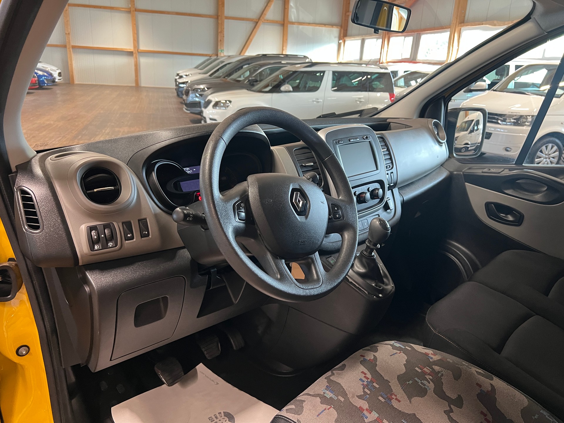 RENAULT Trafic 1.6 ENERGY TwinT. dCi145 2.9t Business L1H1-image-9