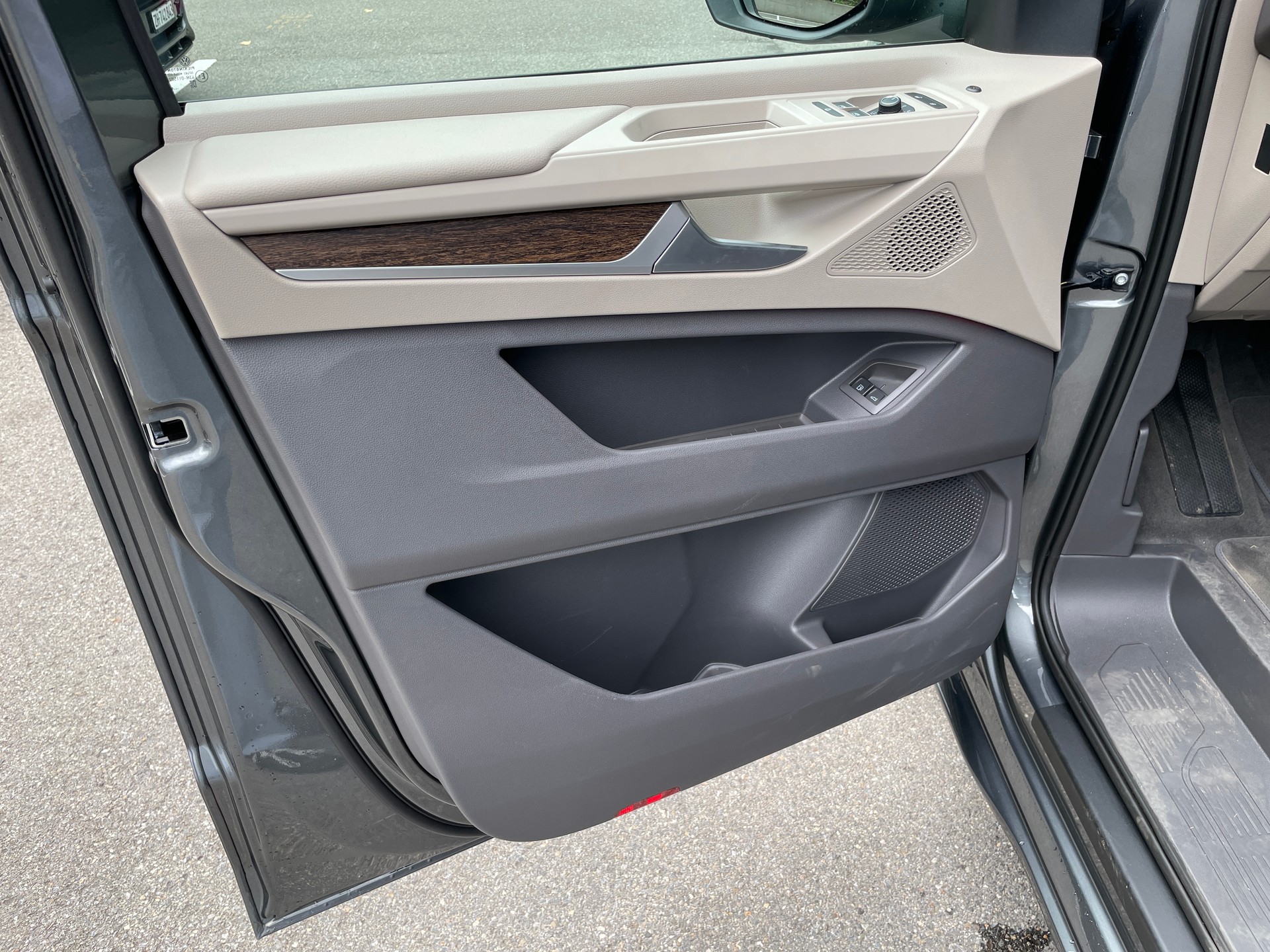 VW Multivan 1.5 eHybrid Style Lang DSG 4Motion mit AHK-image-14