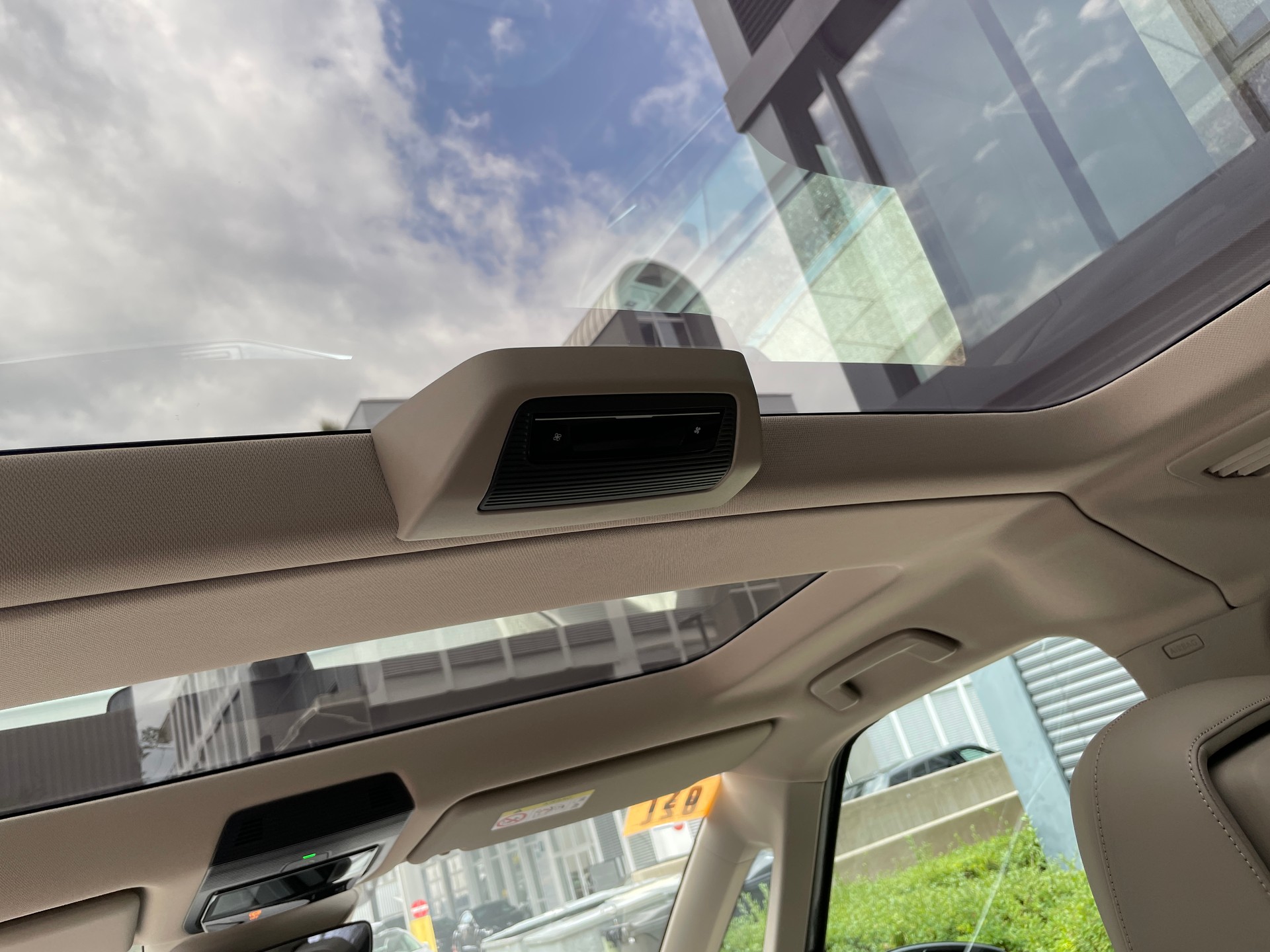 VW Multivan 1.5 eHybrid Style Lang DSG 4Motion mit AHK-image-24