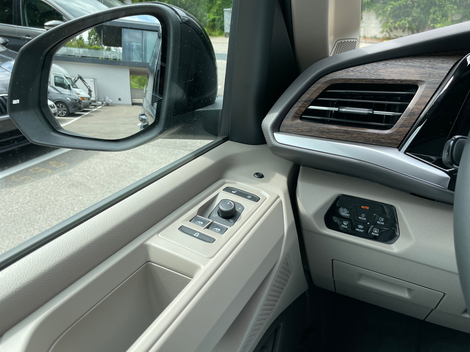 VW Multivan 1.5 eHybrid Style Lang DSG 4Motion mit AHK-image-28